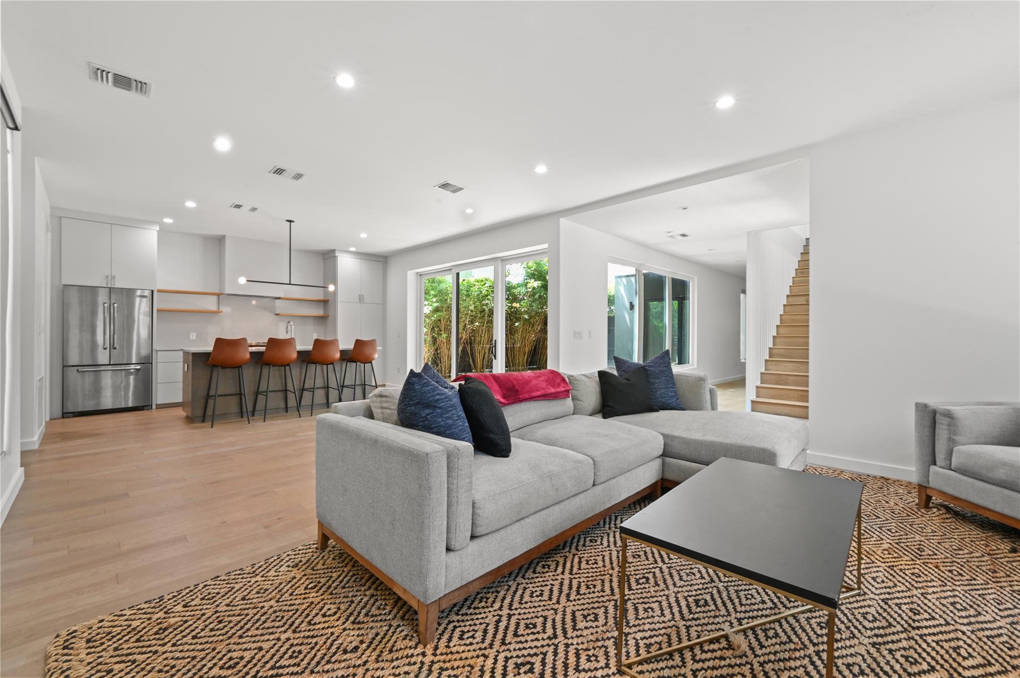 3004 Fontana DR