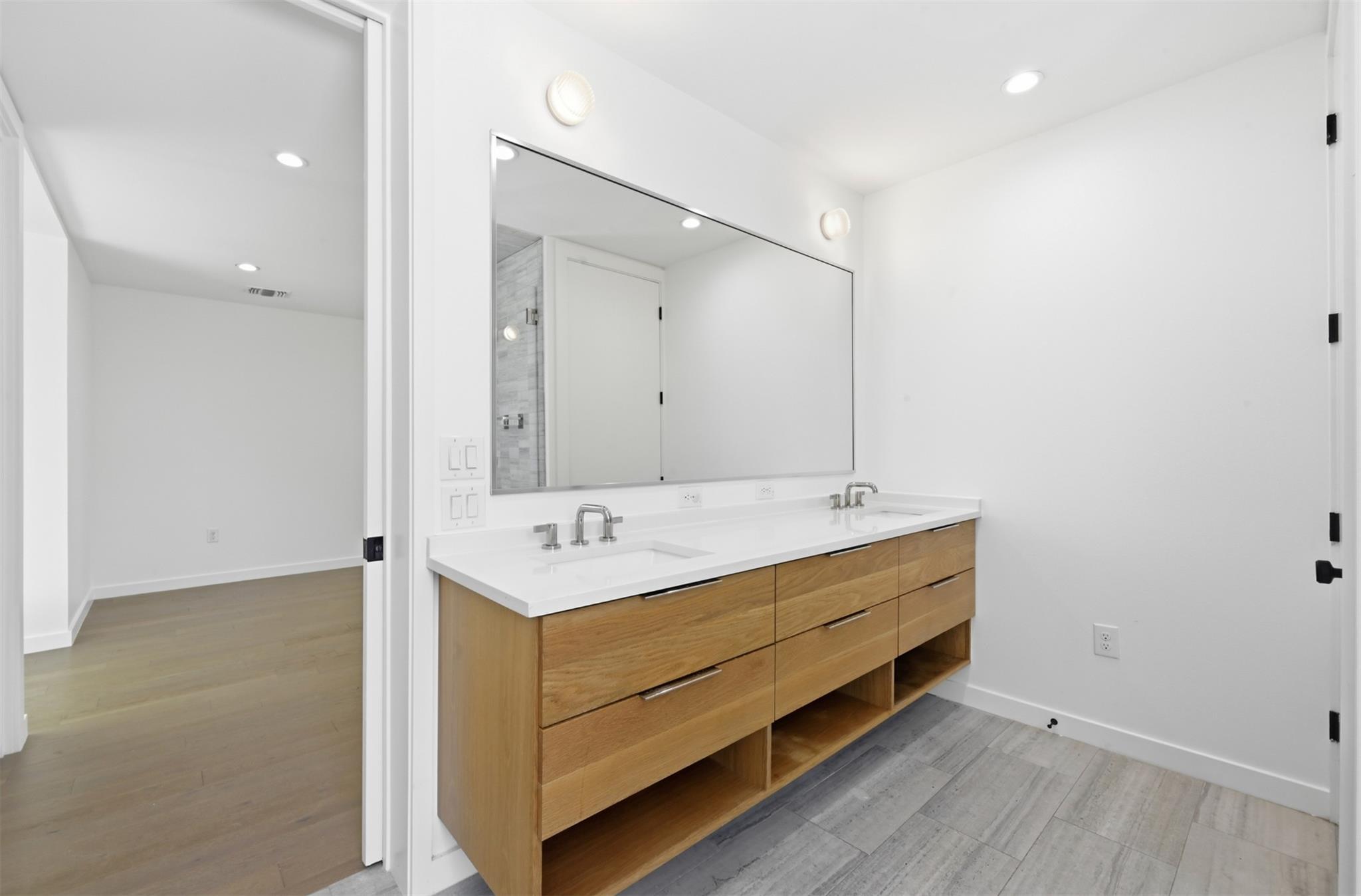 3004 Fontana DR
