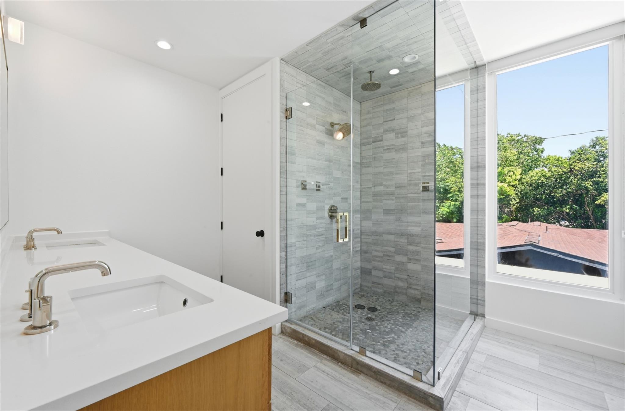 3004 Fontana DR