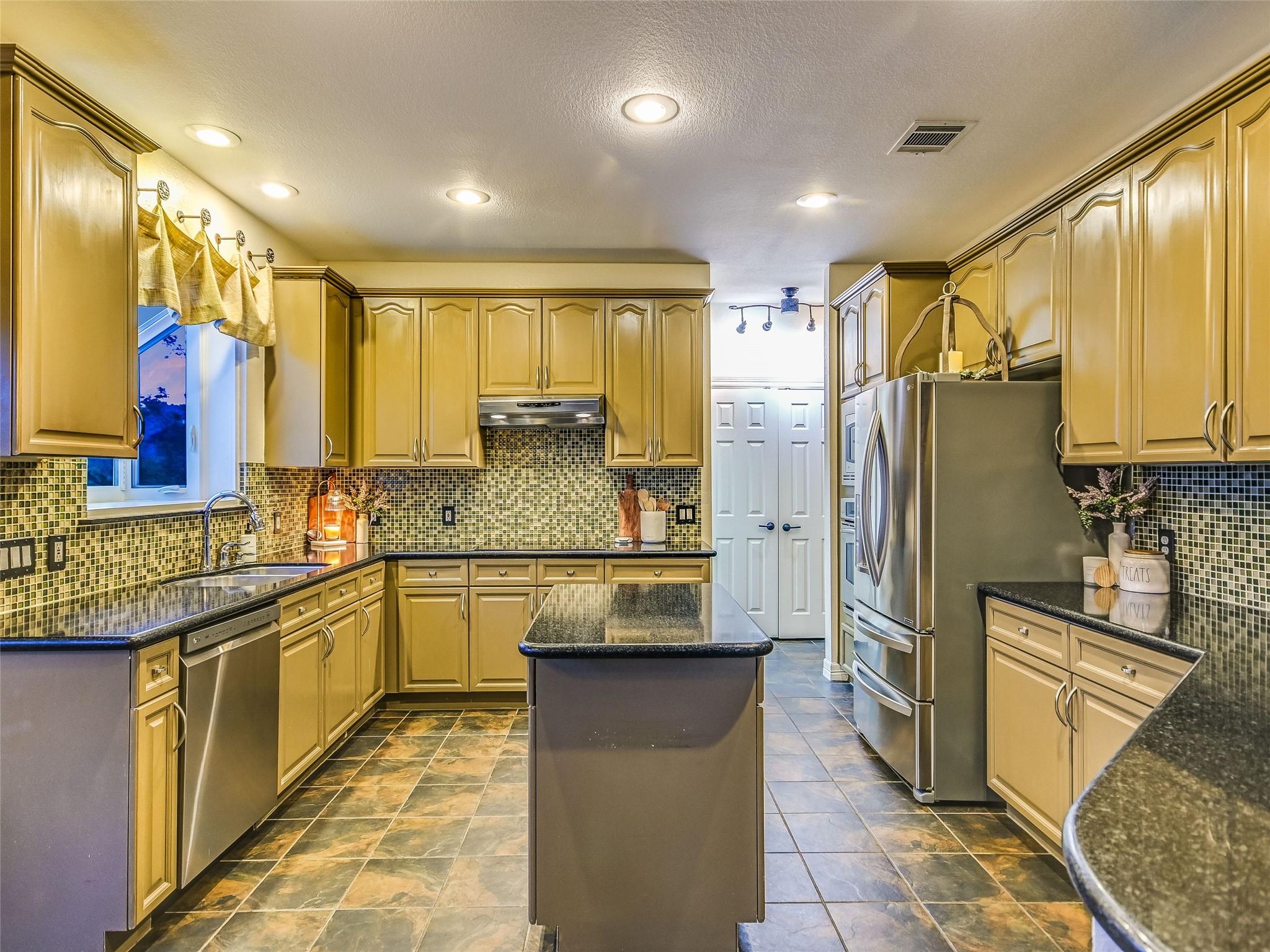 3300 San Benito CT