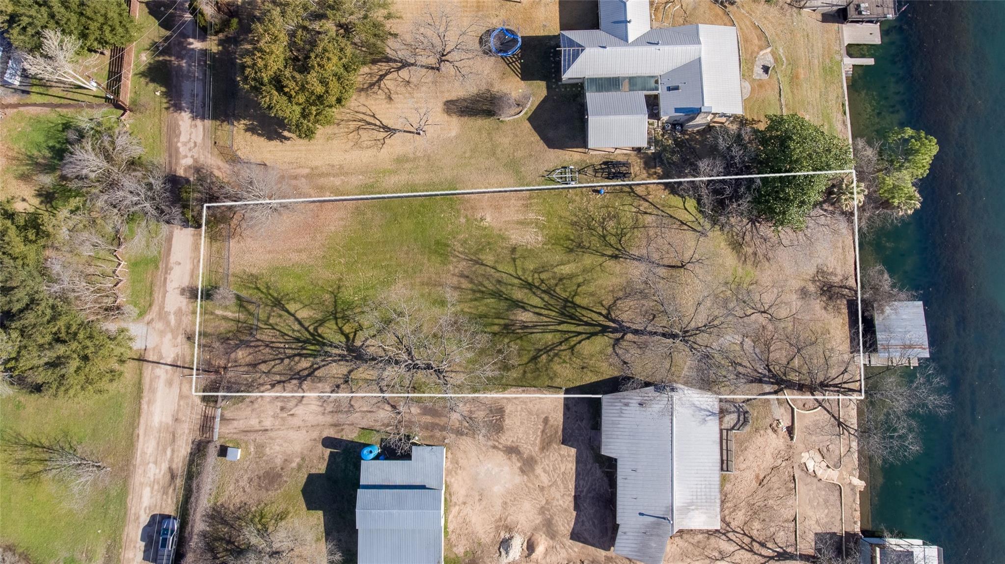 305 Lago Verde DR
