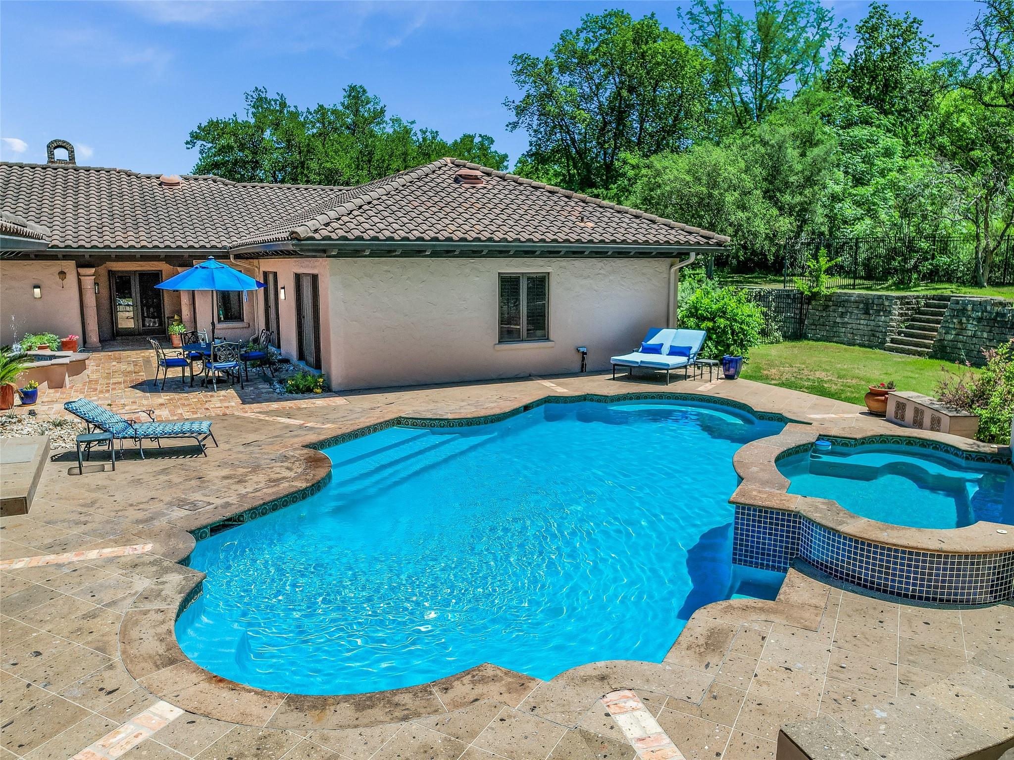 300 Bent Tree CT