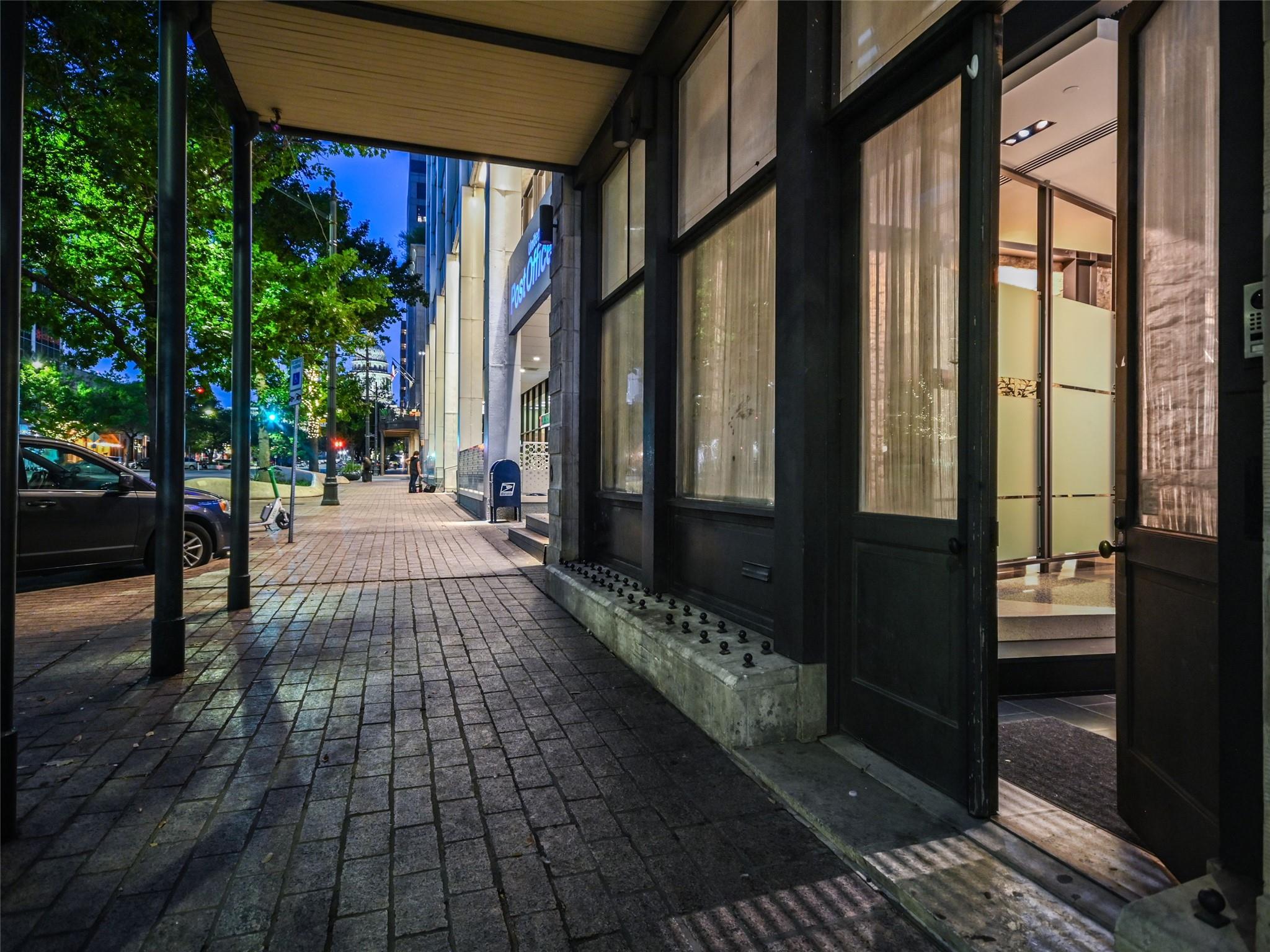 811 Congress Ave