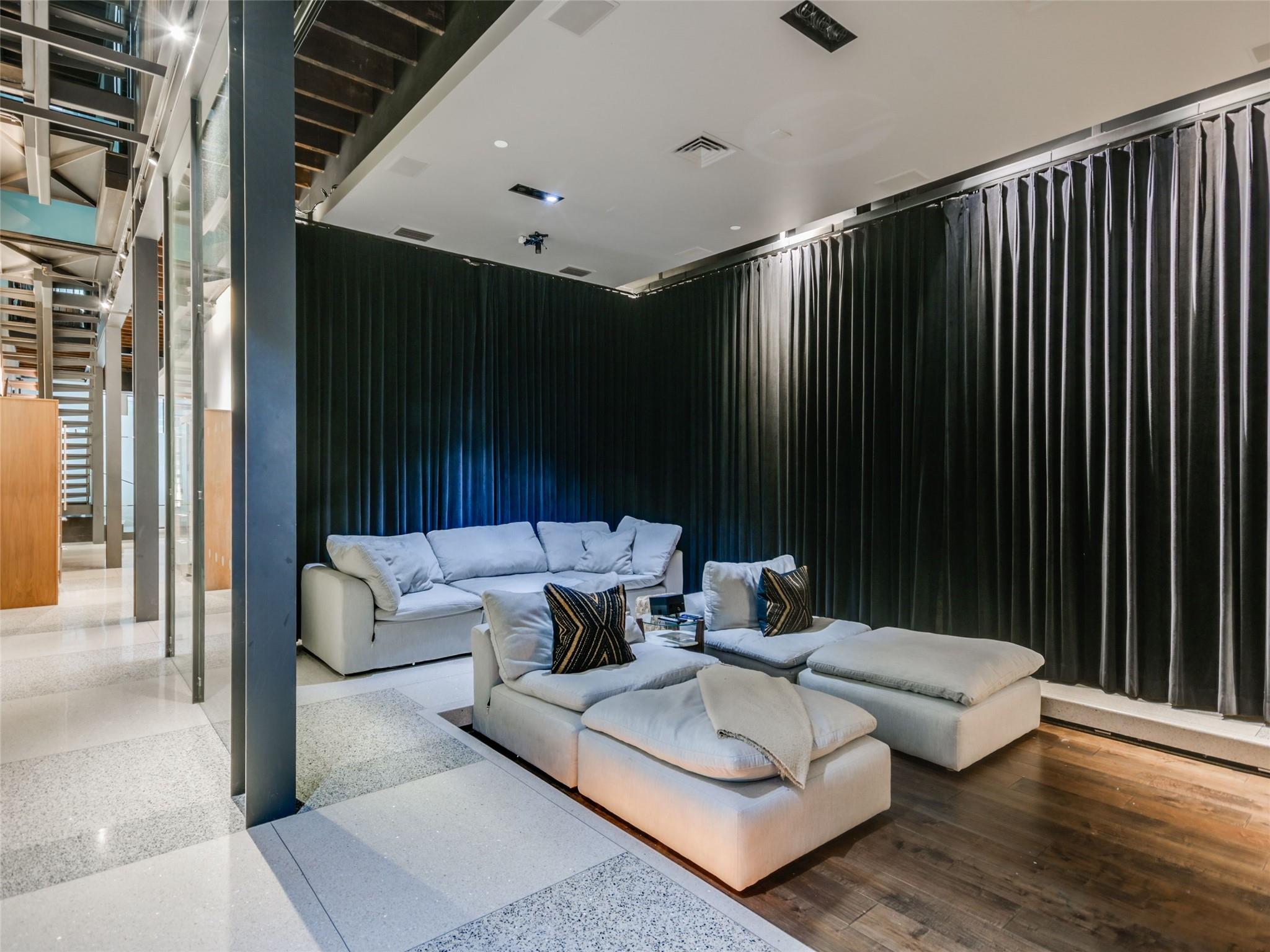 811 Congress Ave