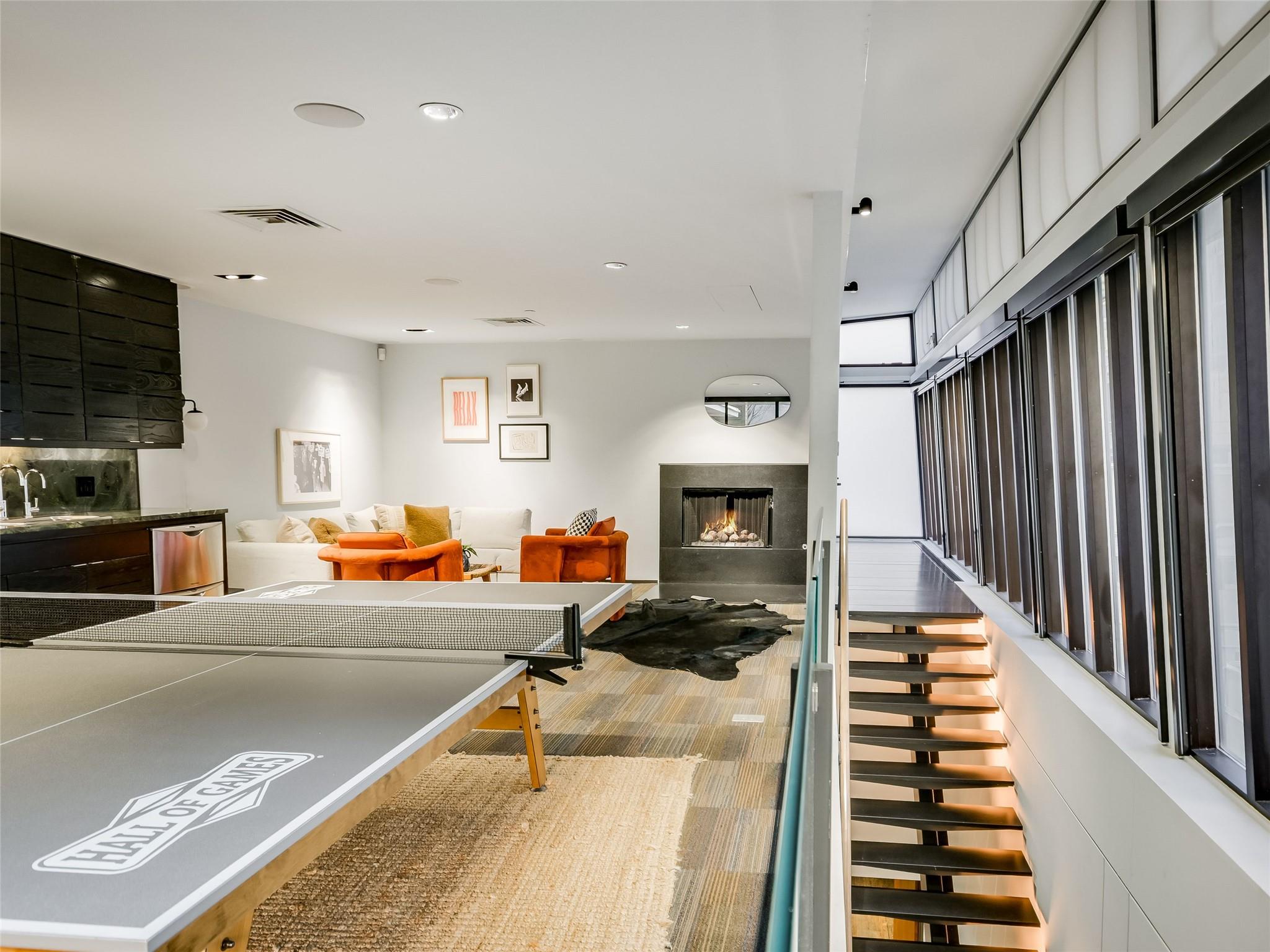 811 Congress Ave