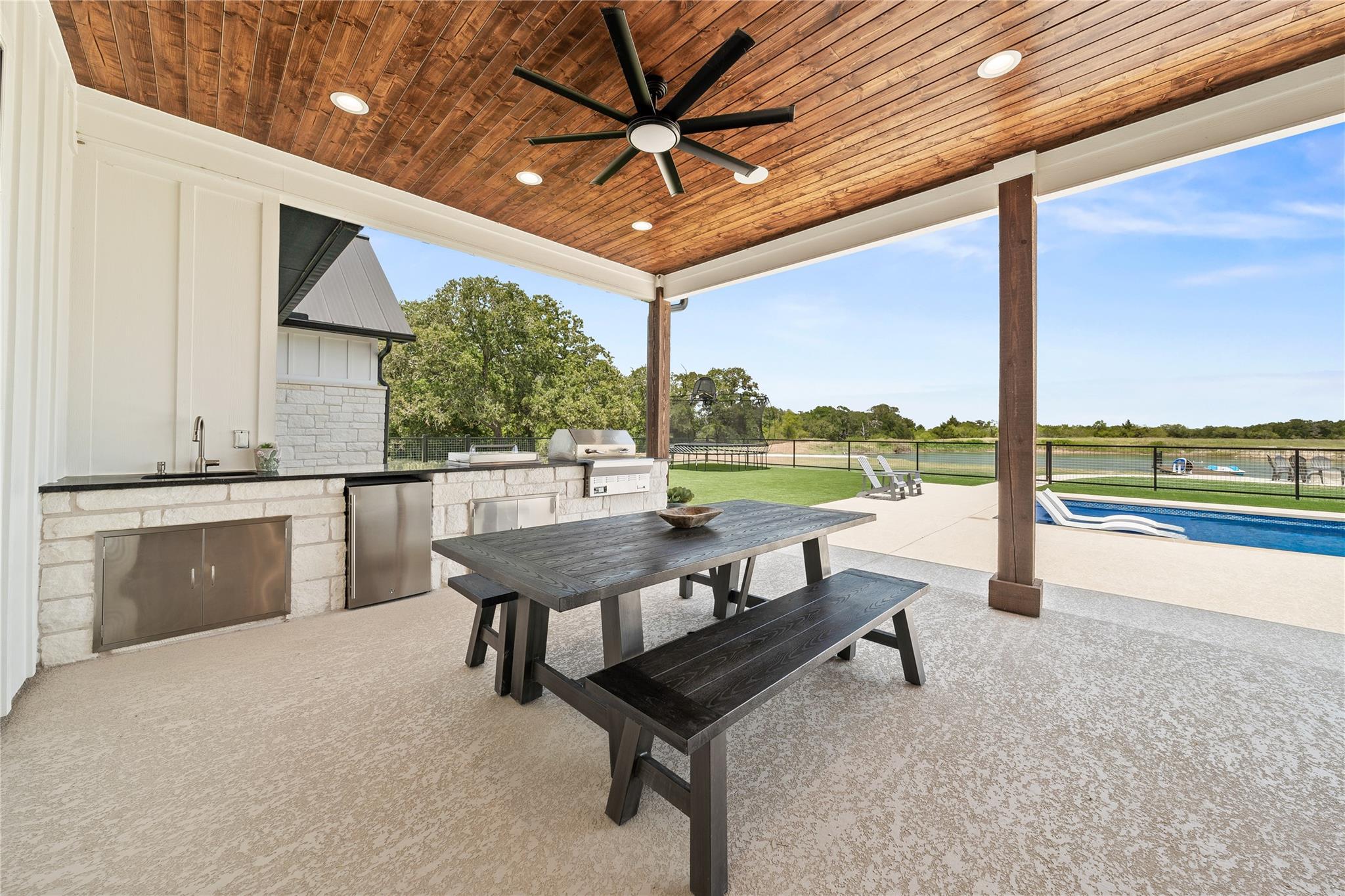 663 NW Loop 230