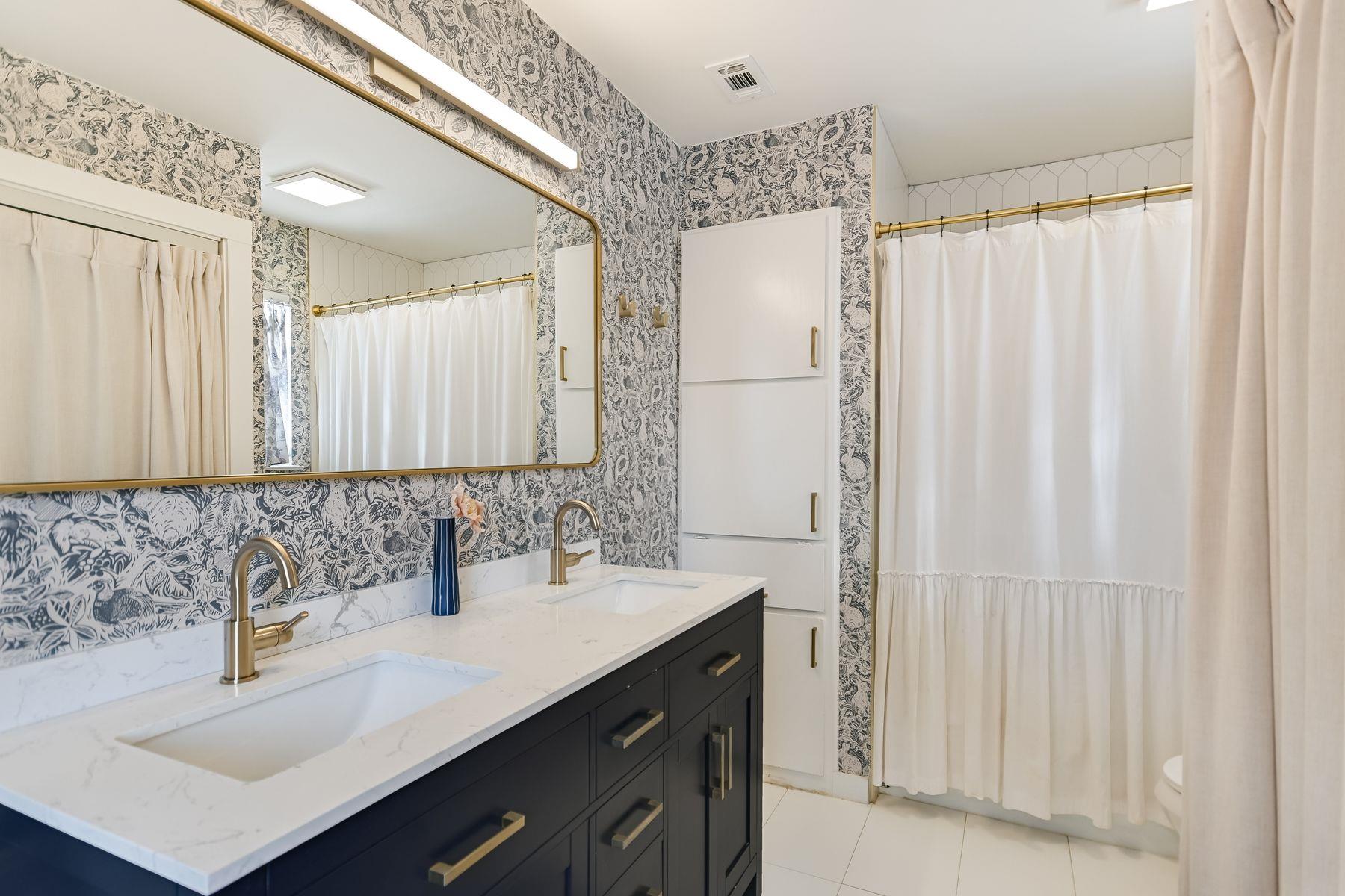 2605 Garrettson DR # B