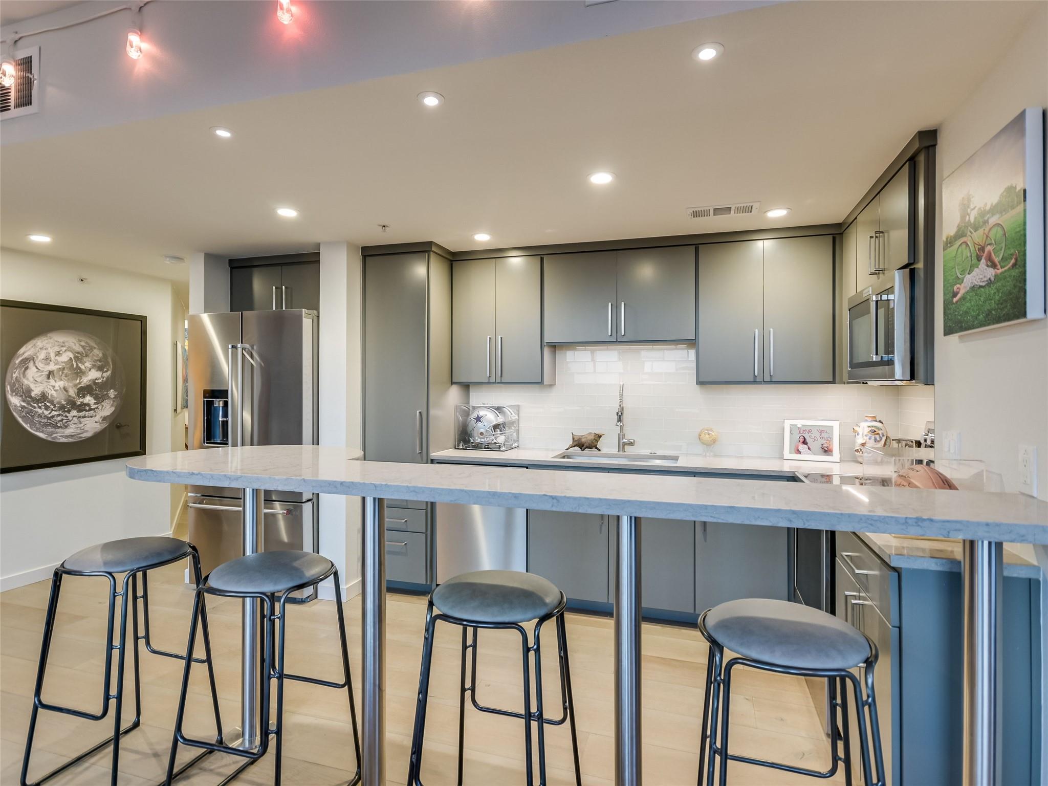 54 Rainey ST # 922