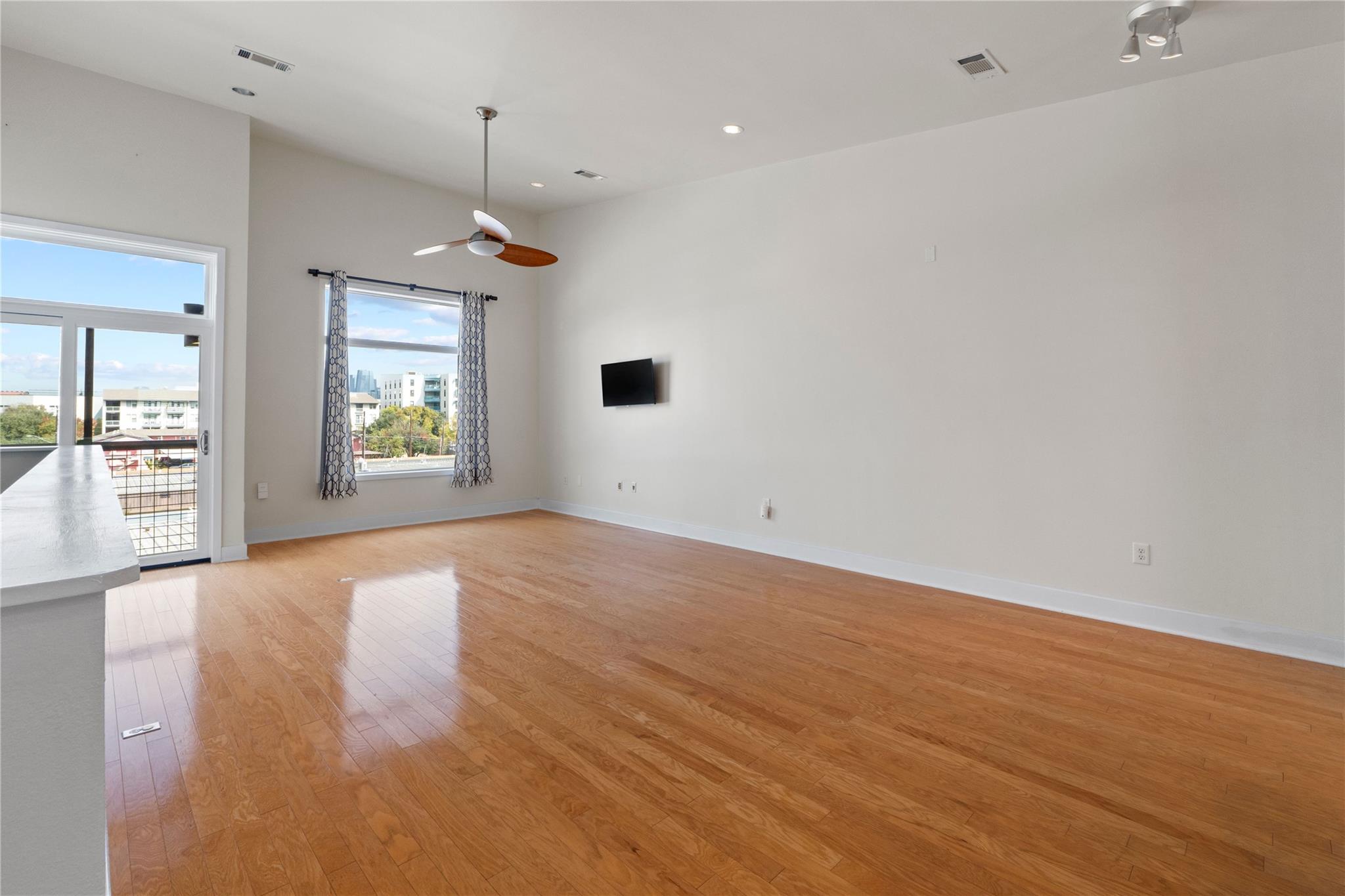 1702 S Lamar BLVD # 9