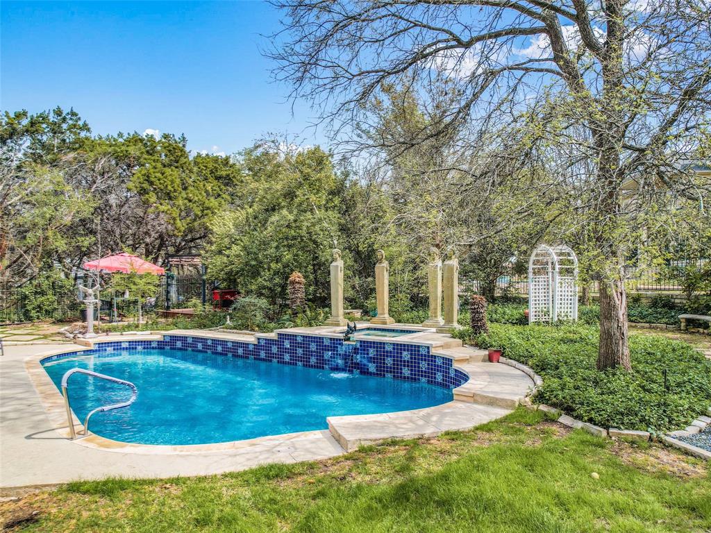 310 Plum DR