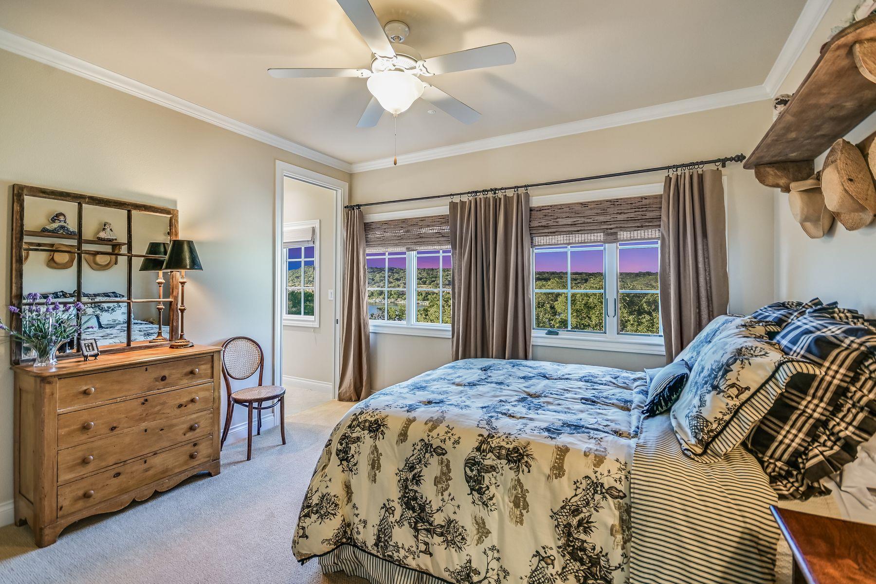 3004 Travis Lakeside DR