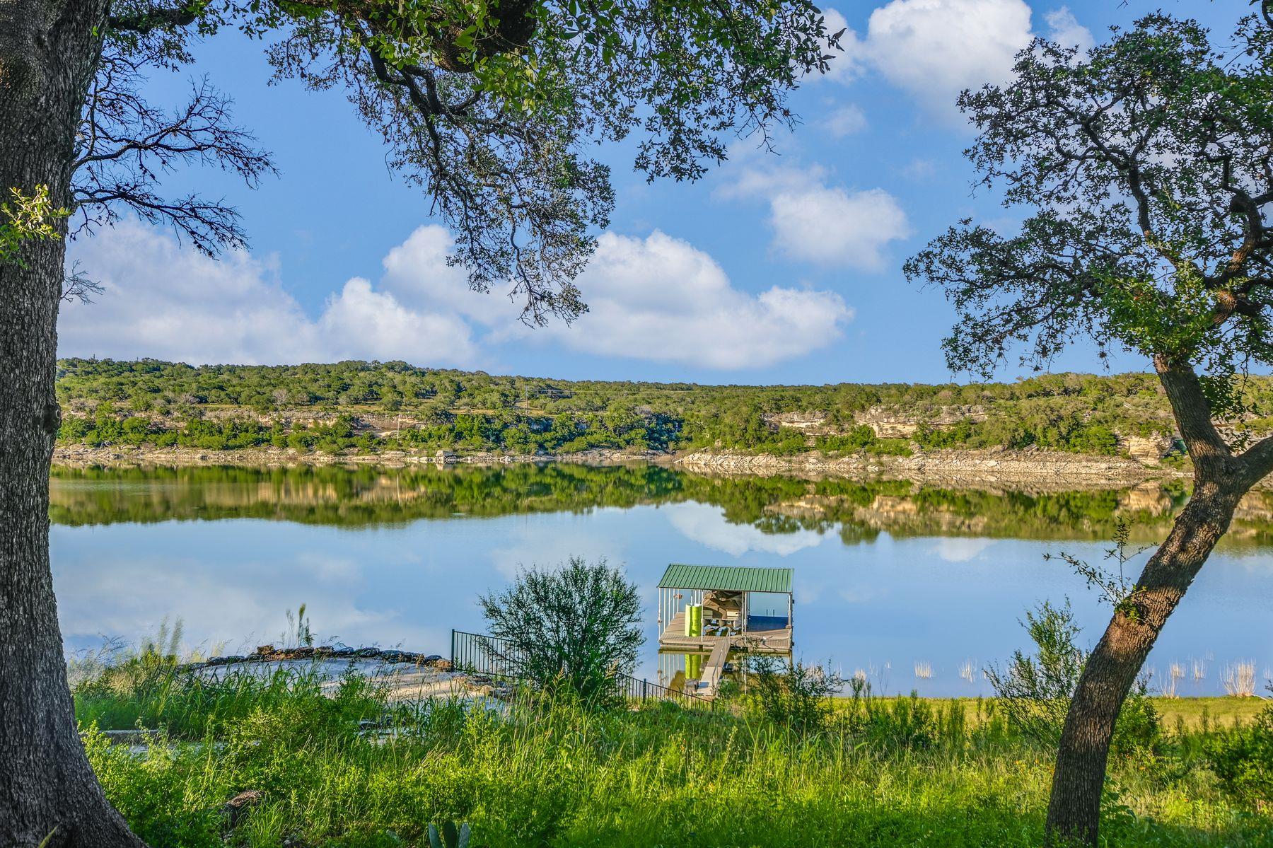 3004 Travis Lakeside DR