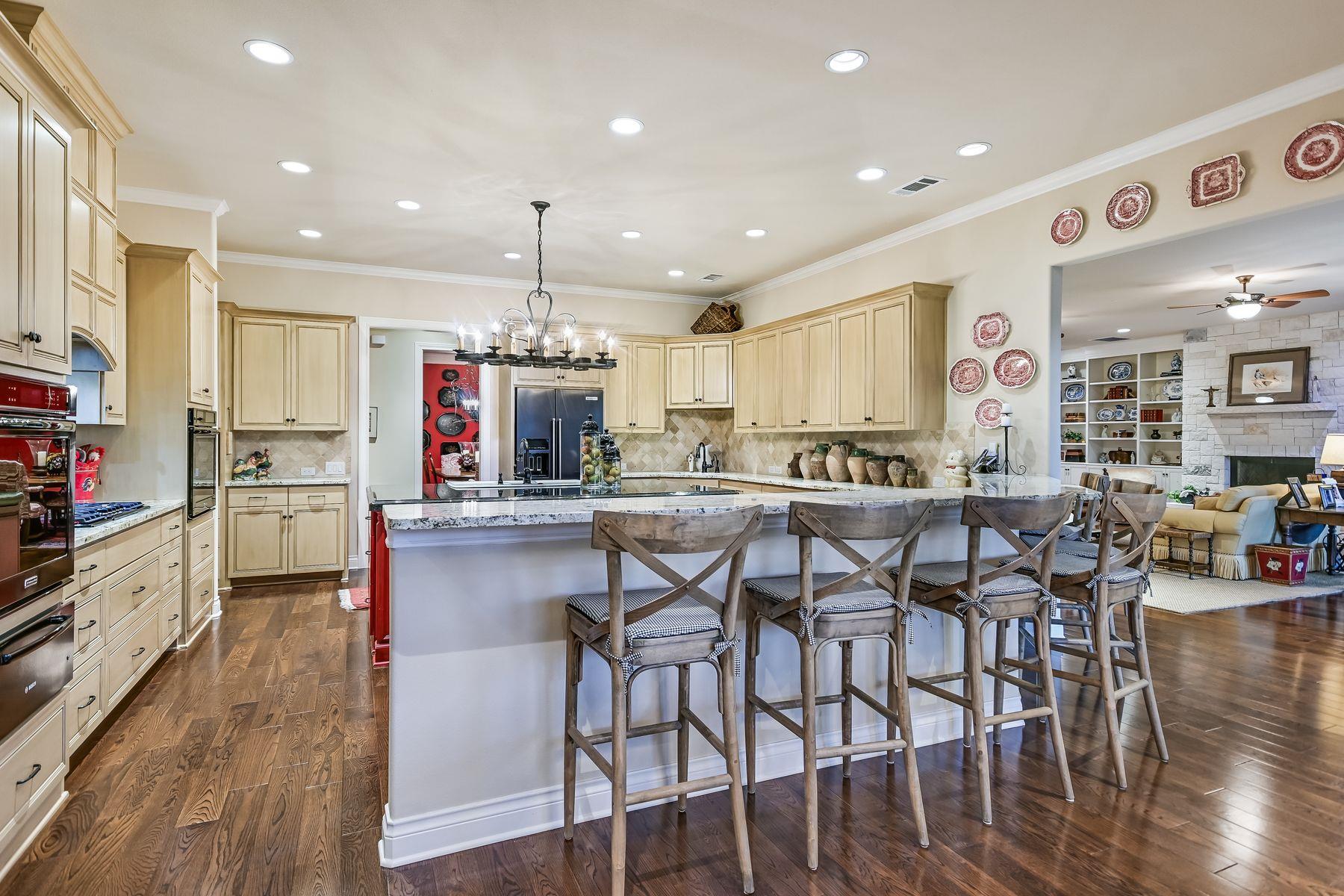 3004 Travis Lakeside DR