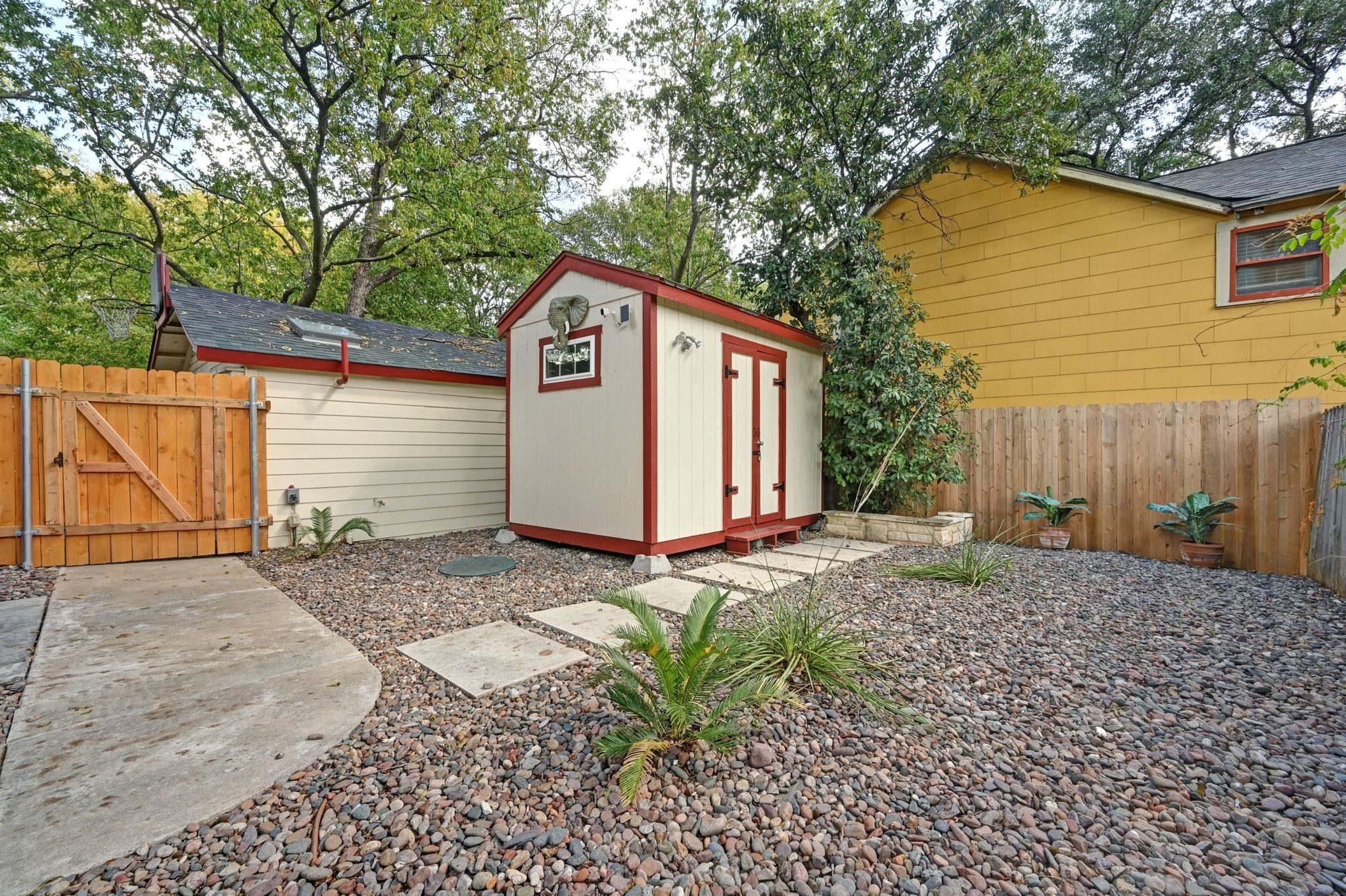 3503 Robinson Ave