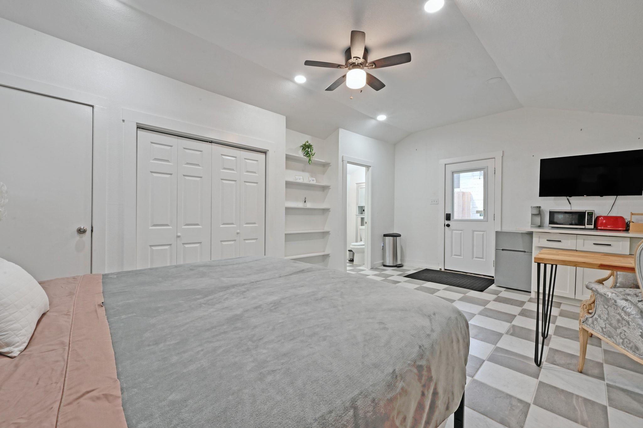 3503 Robinson Ave