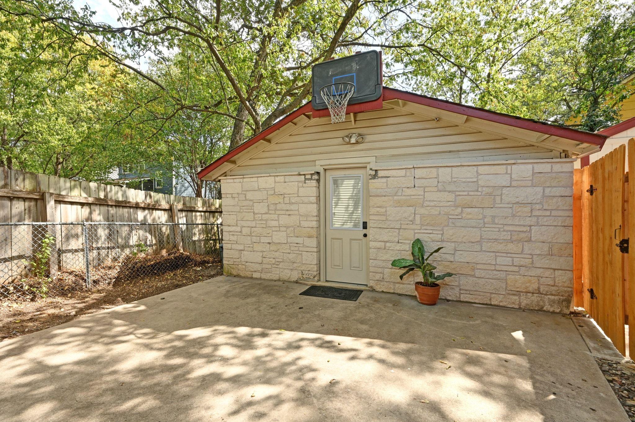 3503 Robinson Ave
