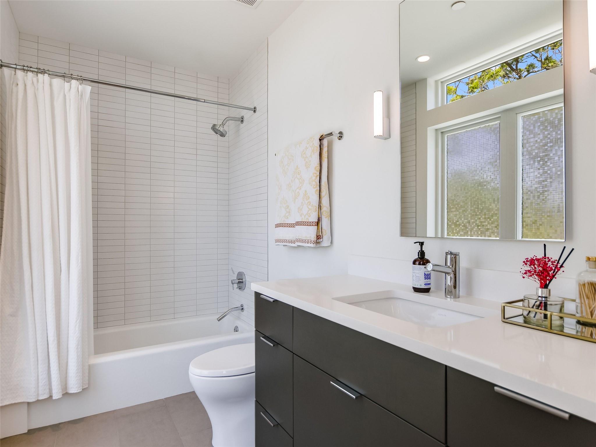 1603 Woodlawn BLVD # D