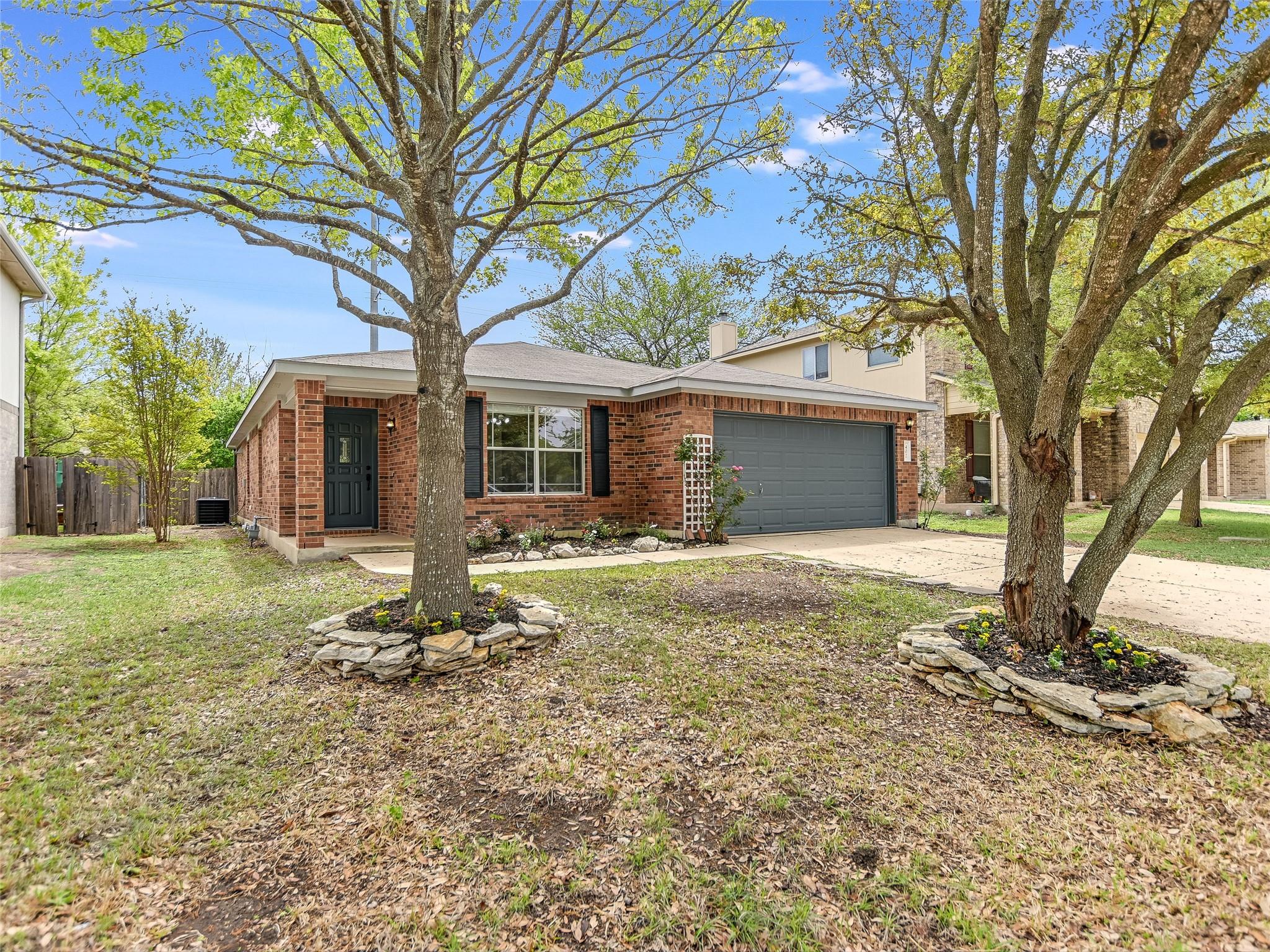 402 Washington Square DR