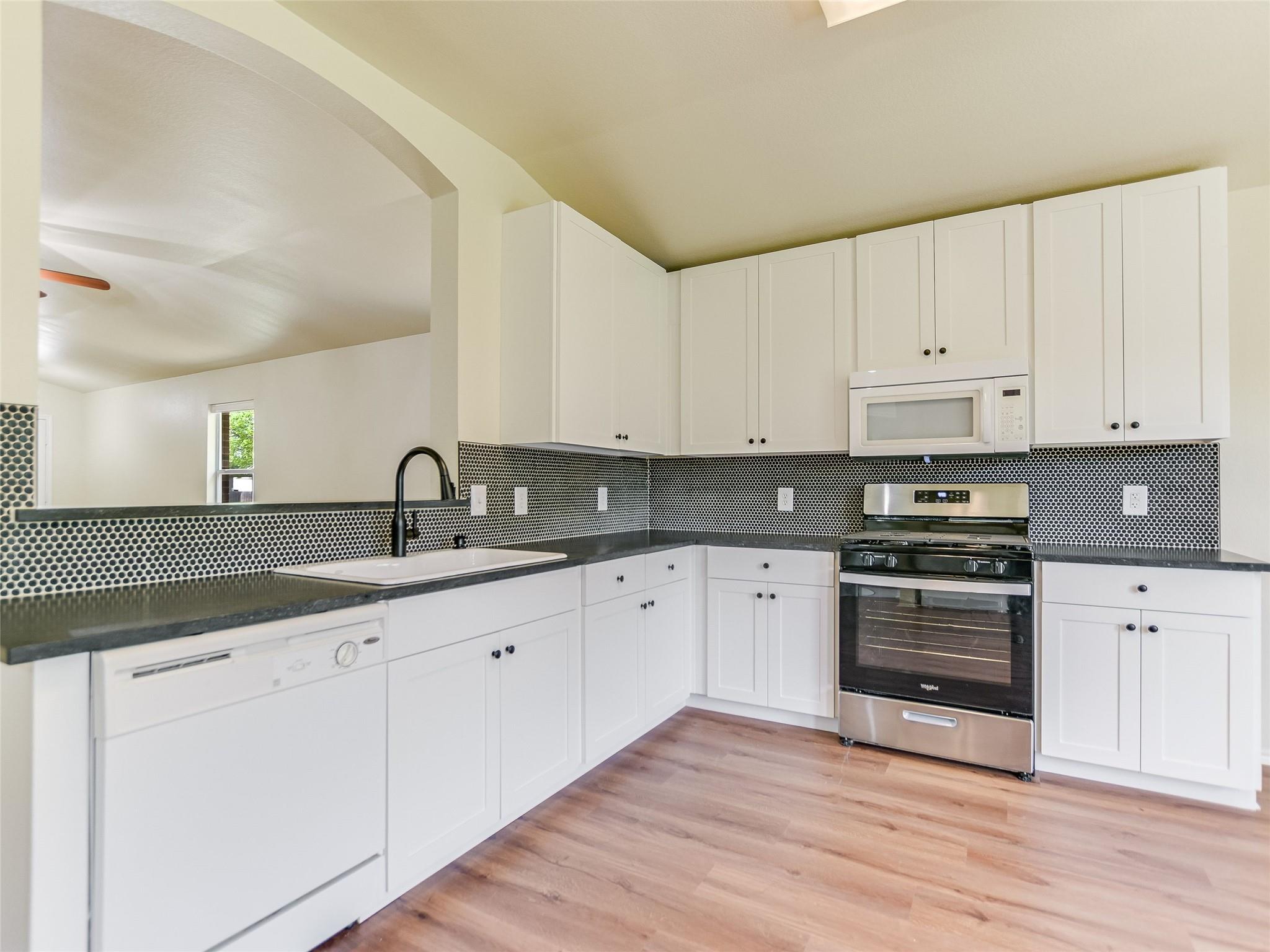 402 Washington Square DR