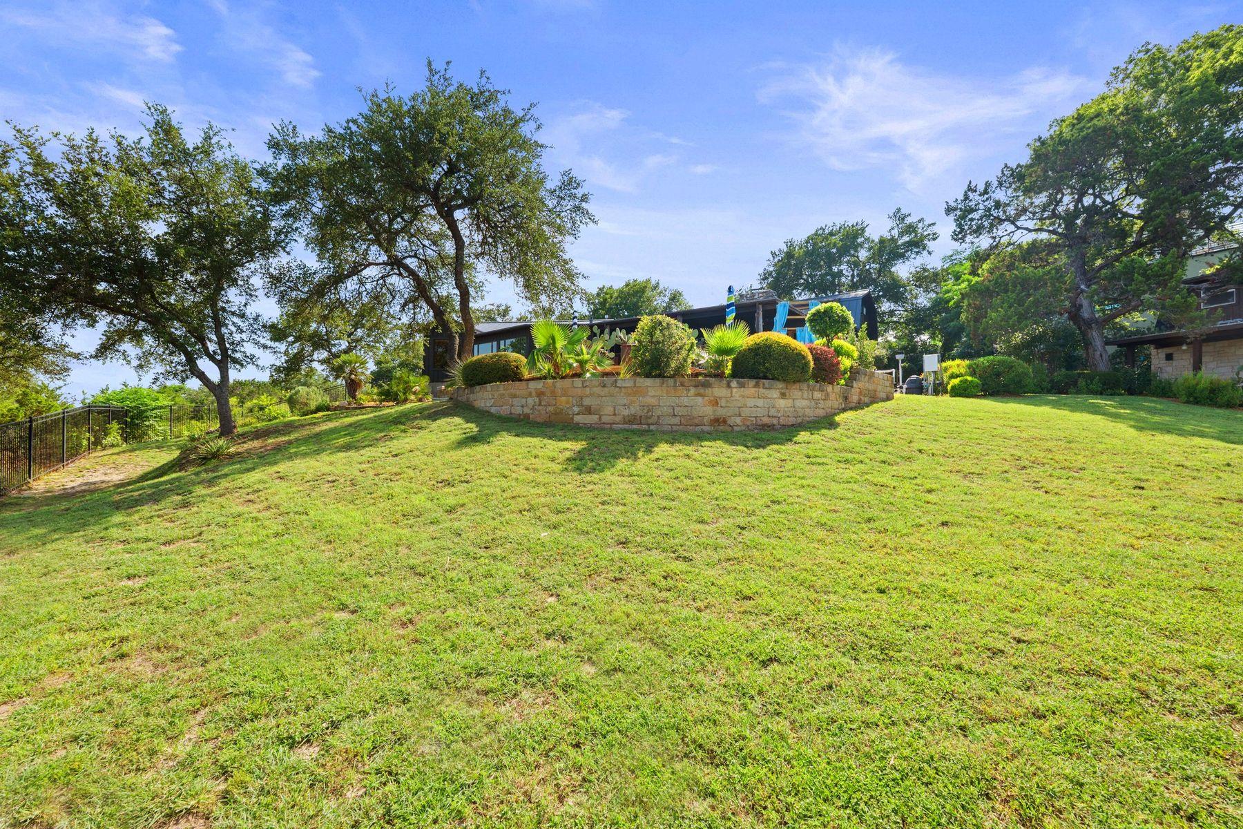 3911 Lago Vista DR