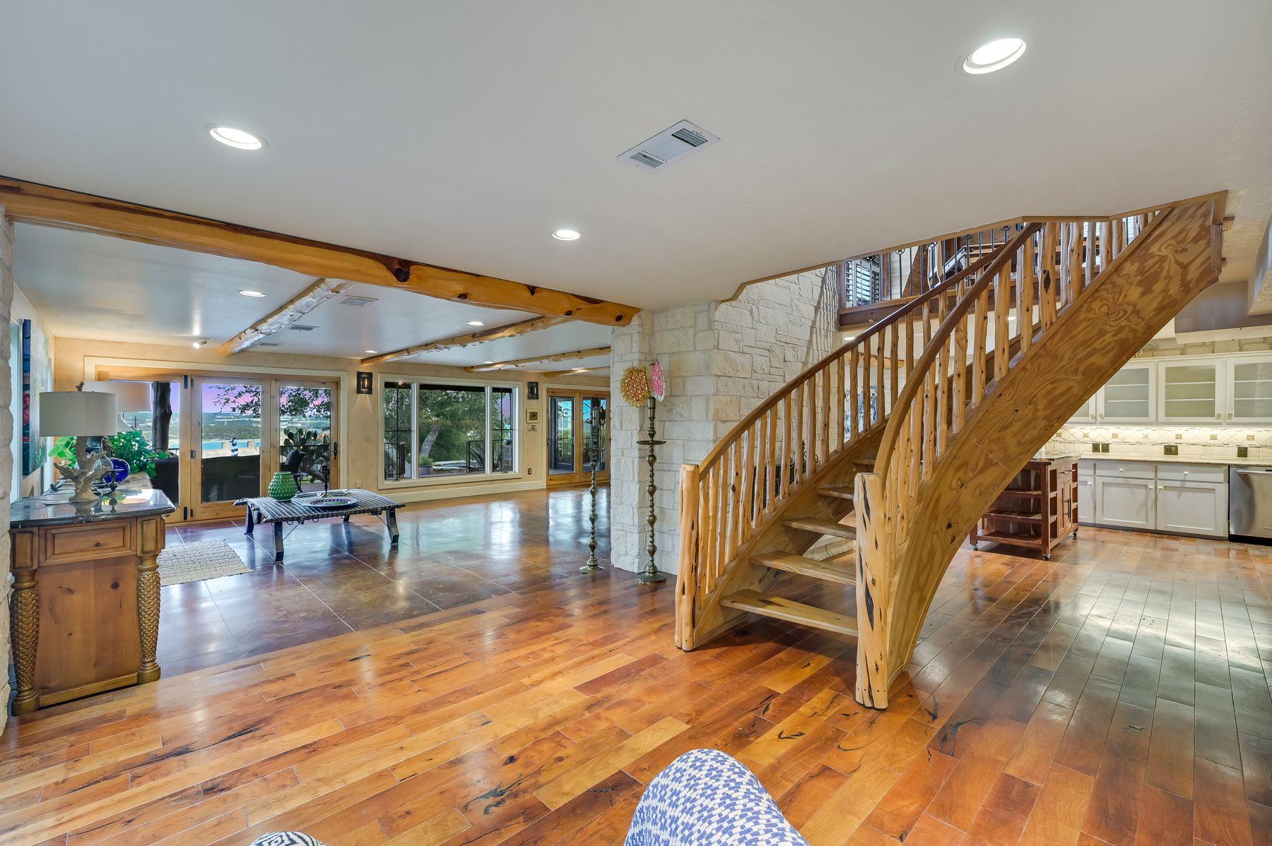 3911 Lago Vista DR