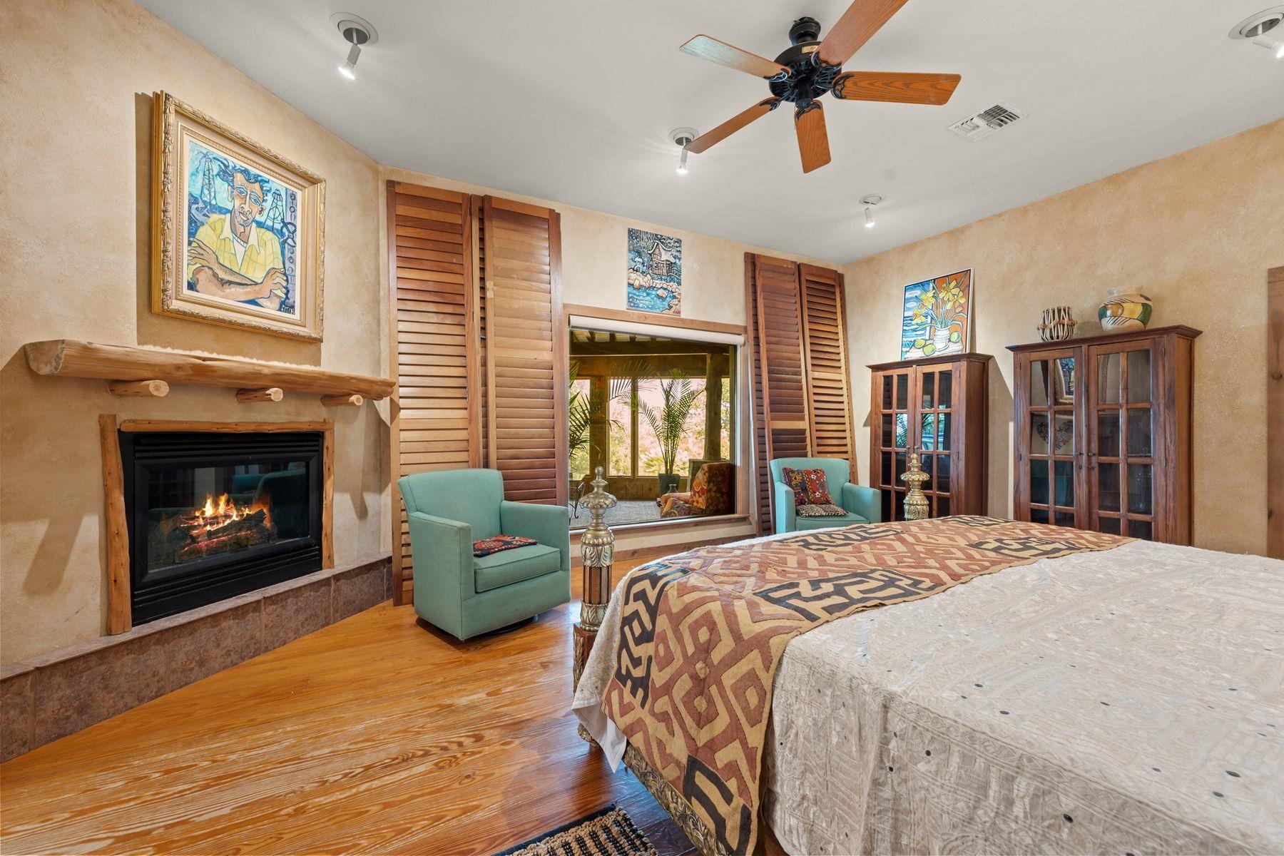 3911 Lago Vista DR