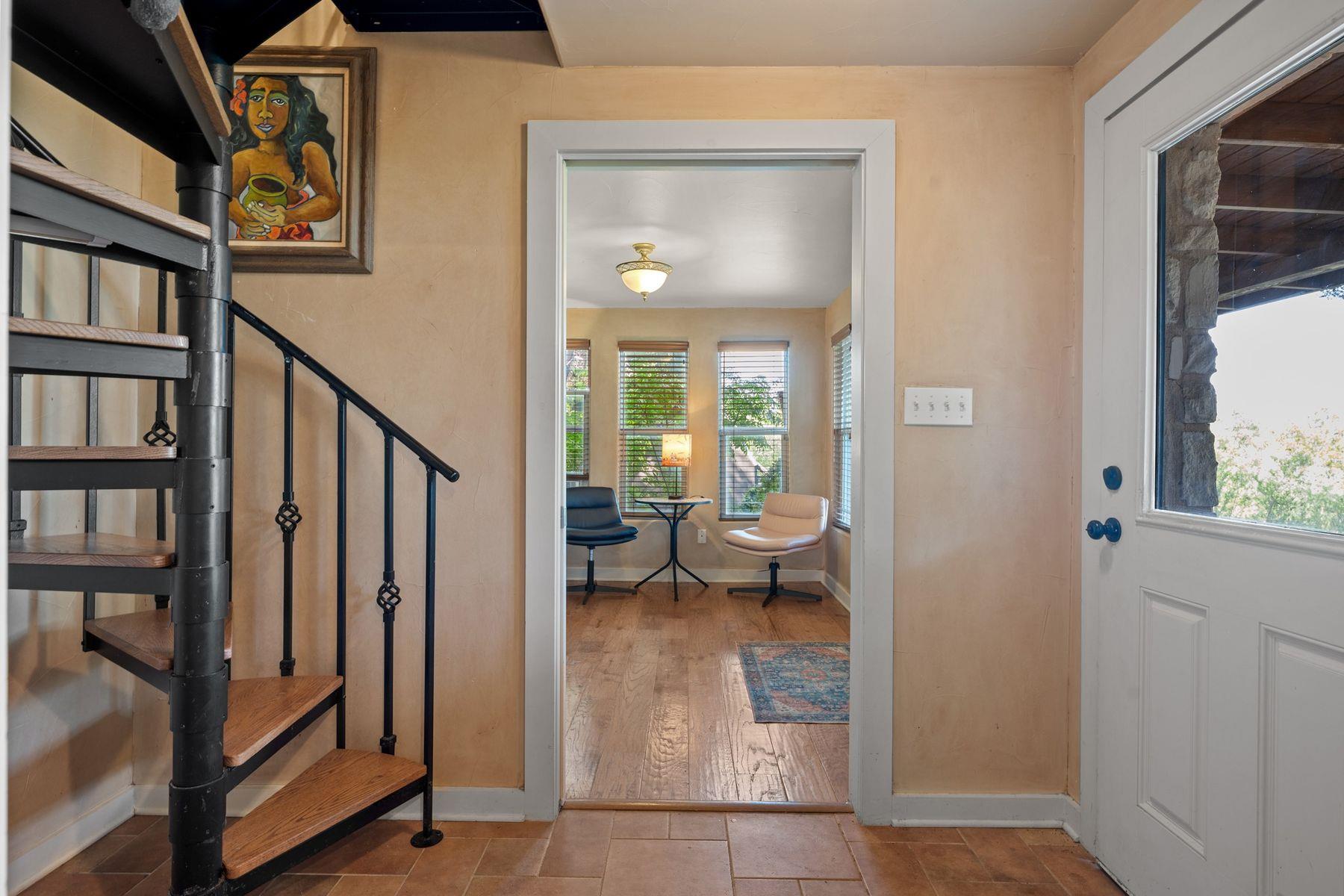 3911 Lago Vista DR