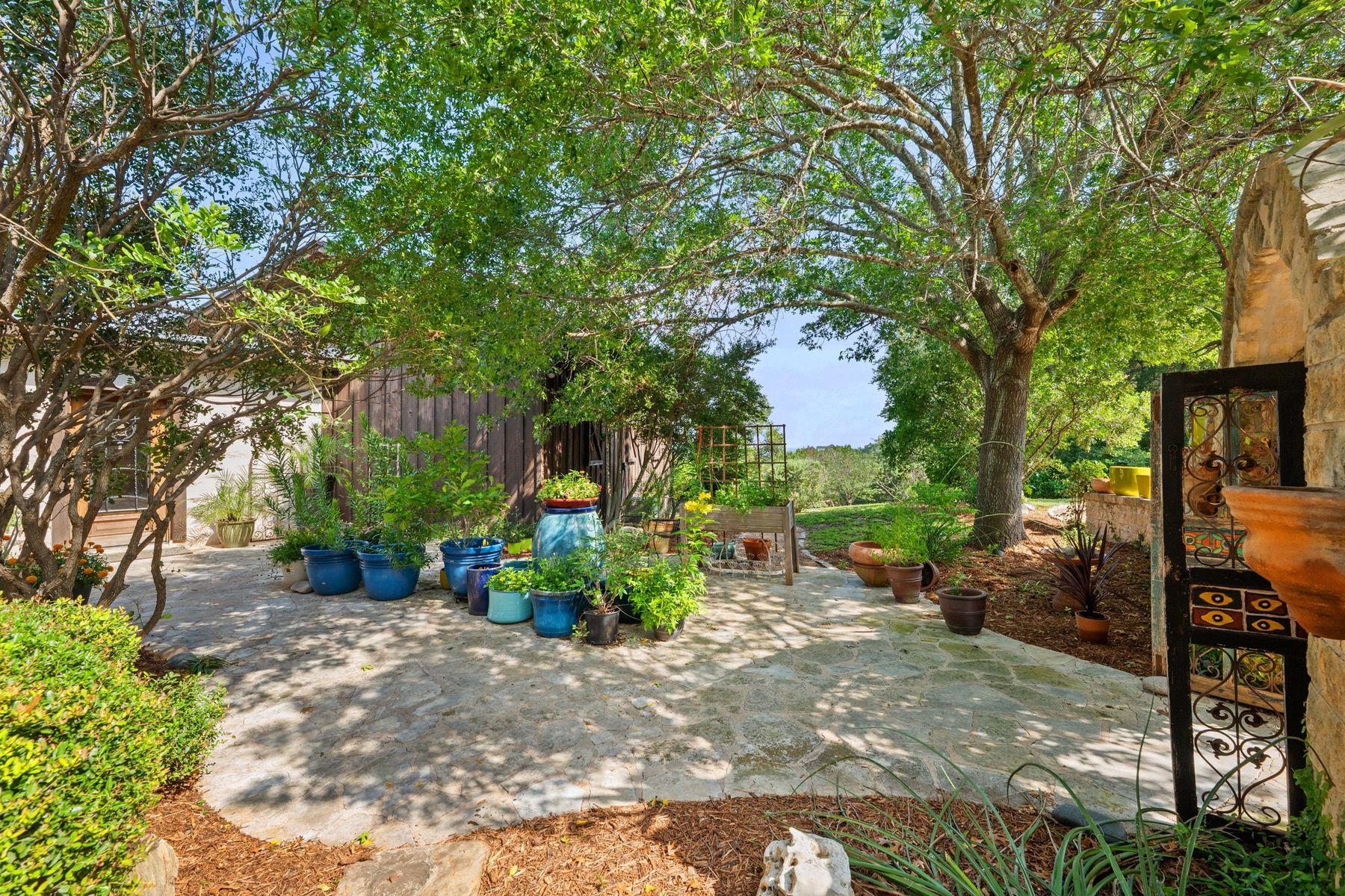 3911 Lago Vista DR