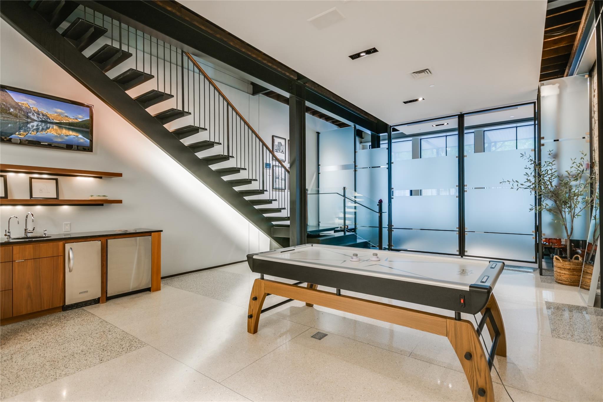 811 Congress Ave
