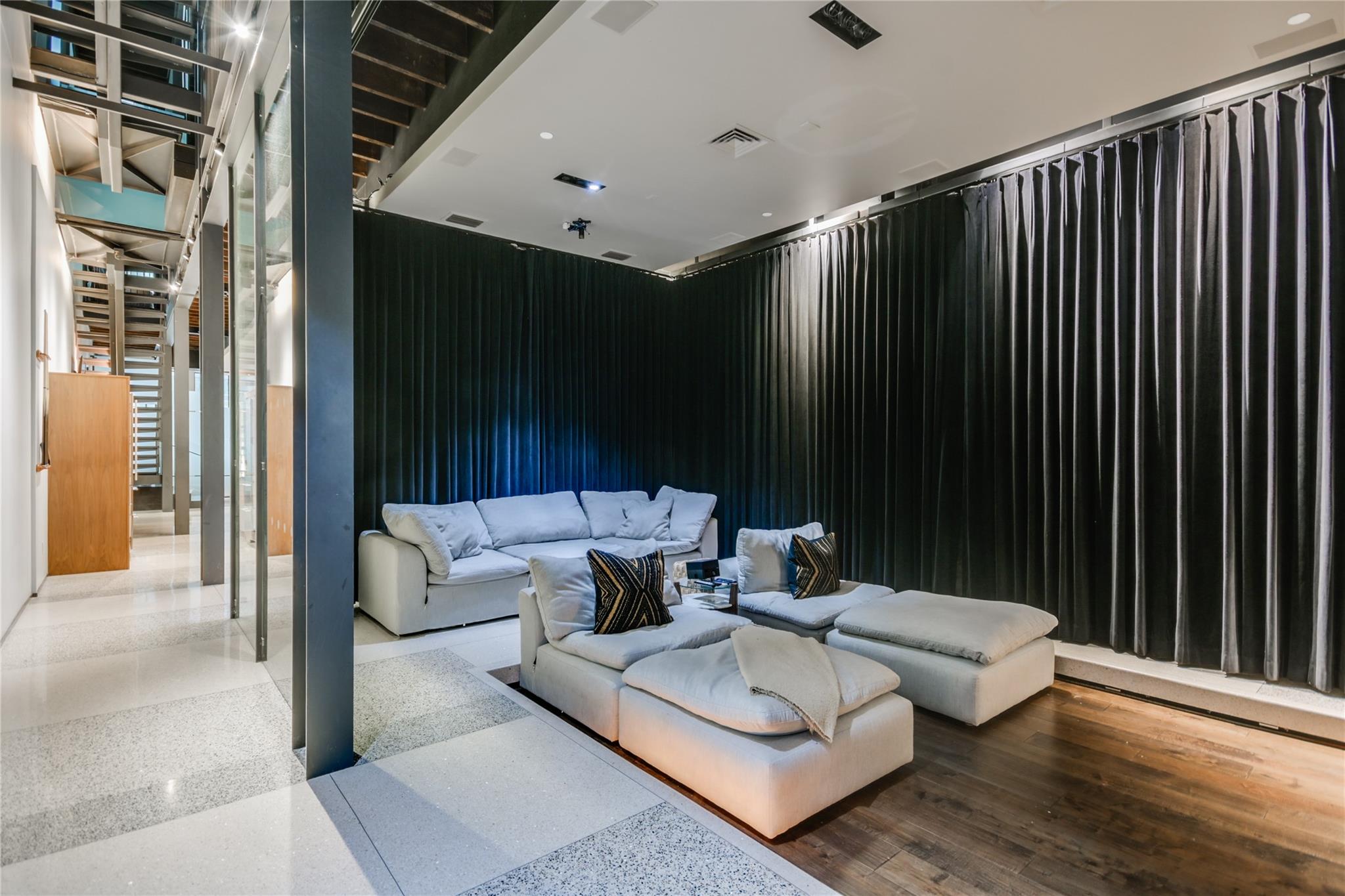 811 Congress Ave