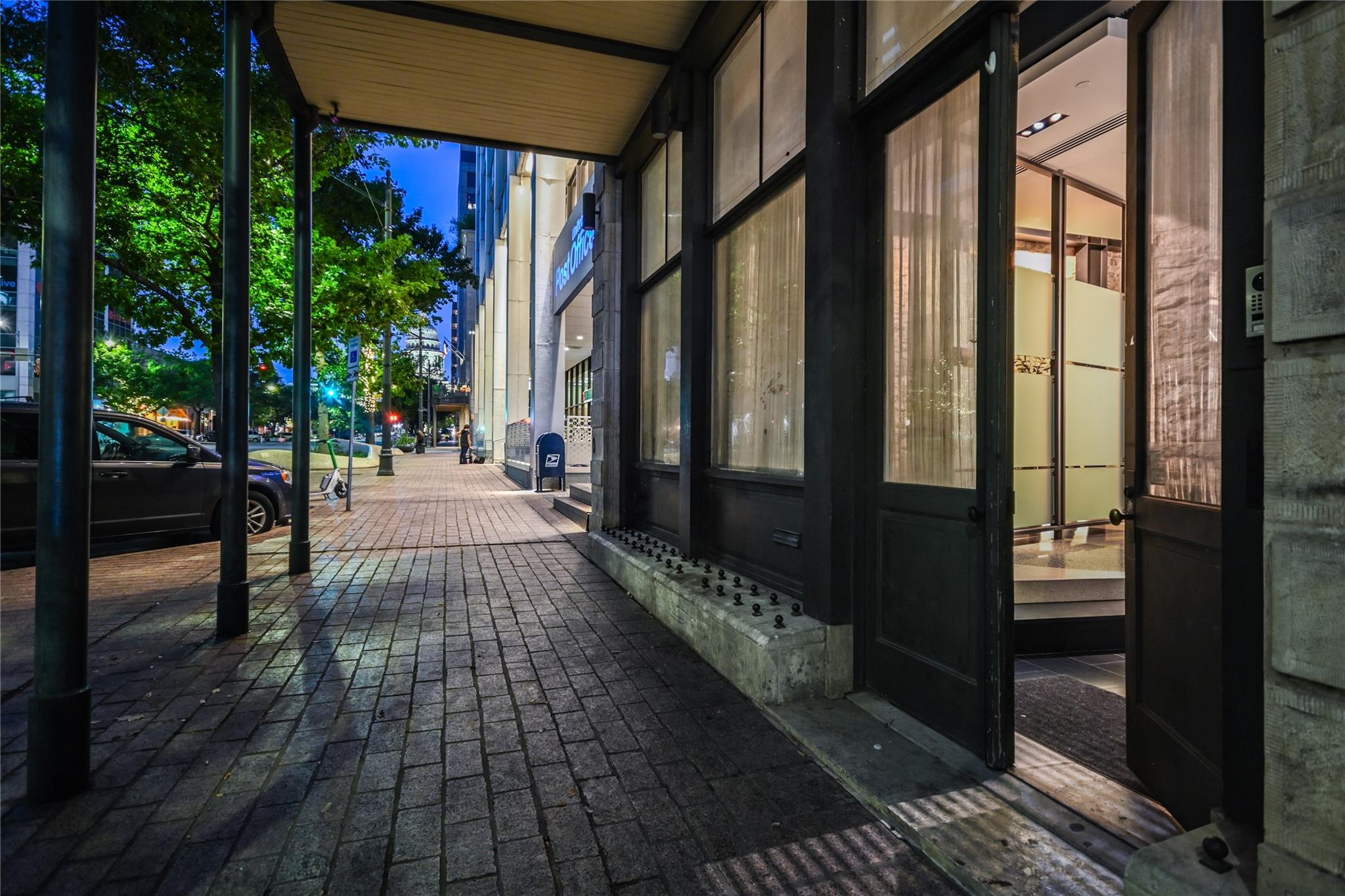 811 Congress Ave