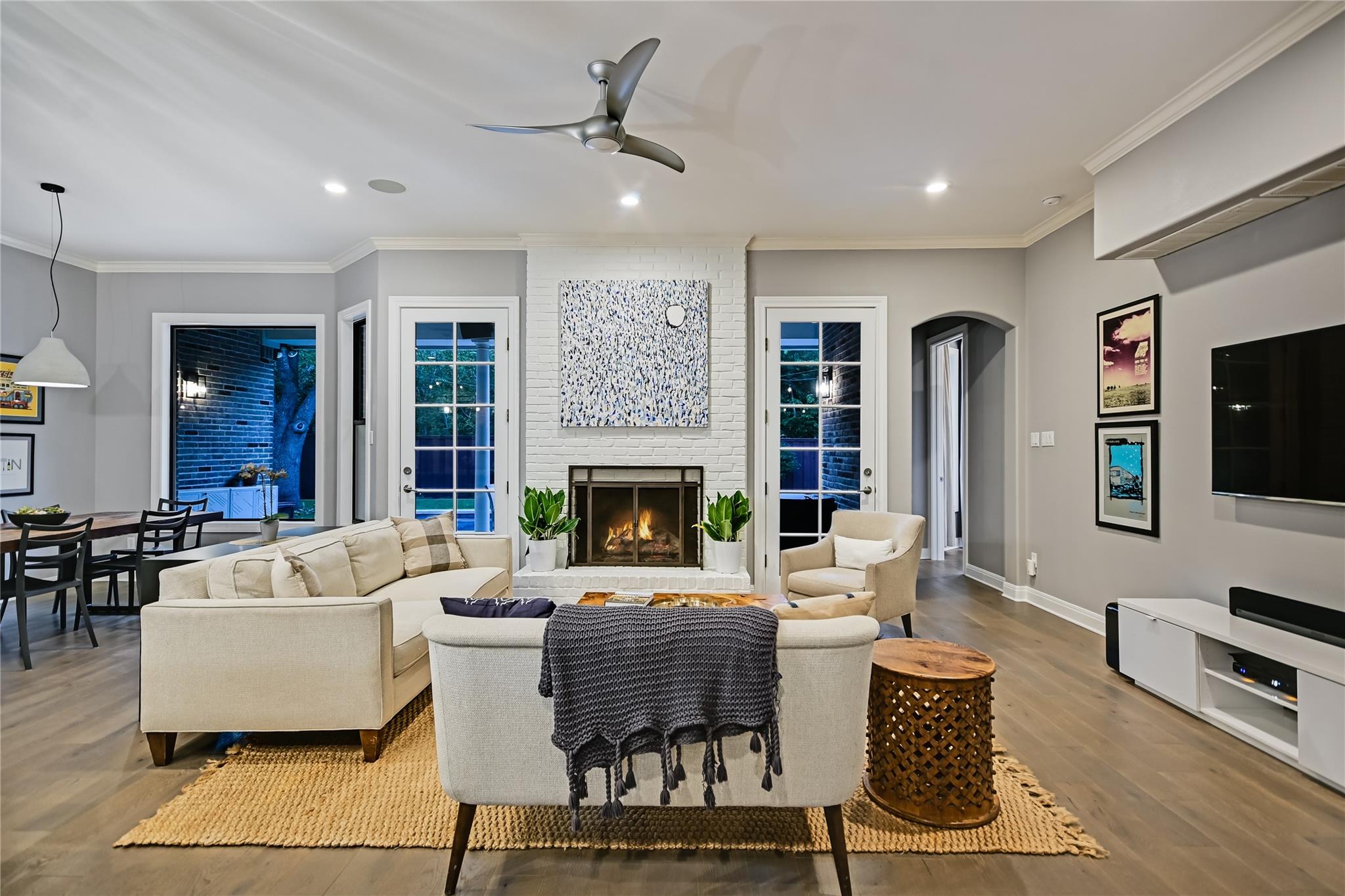 1208 Grosvener CT