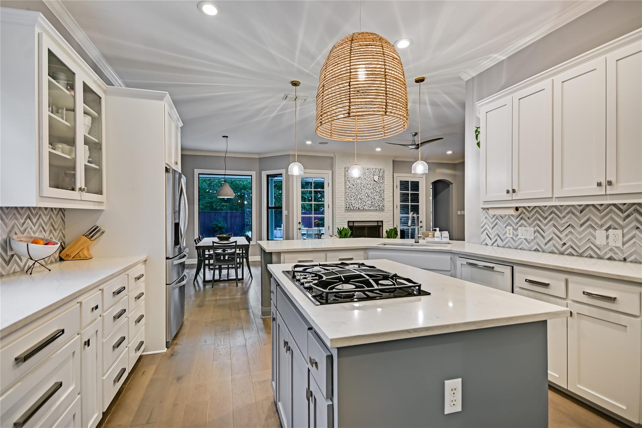 1208 Grosvener CT
