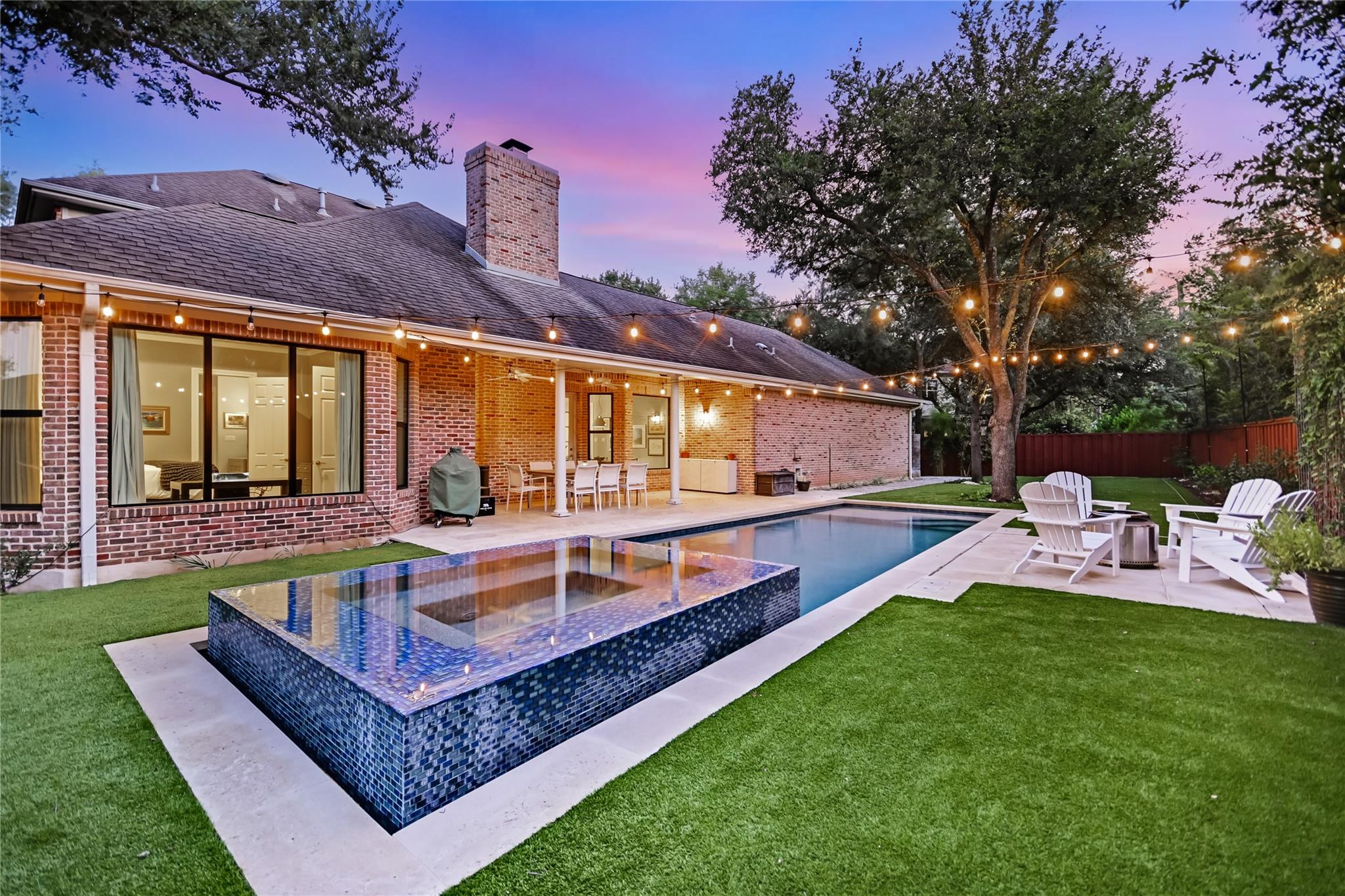 1208 Grosvener CT