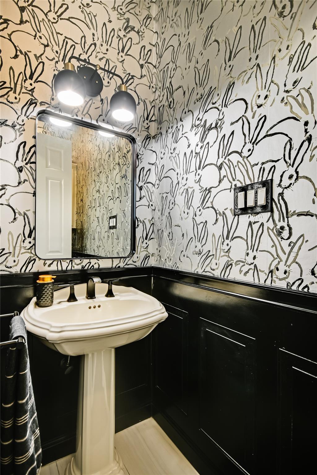 1208 Grosvener CT
