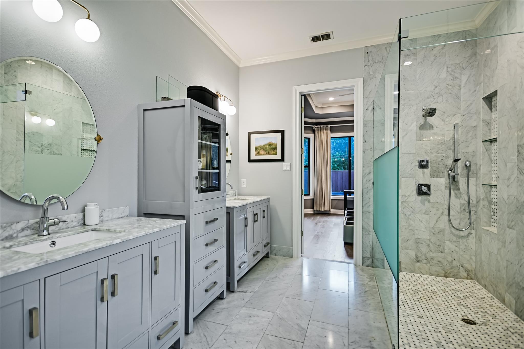 1208 Grosvener CT