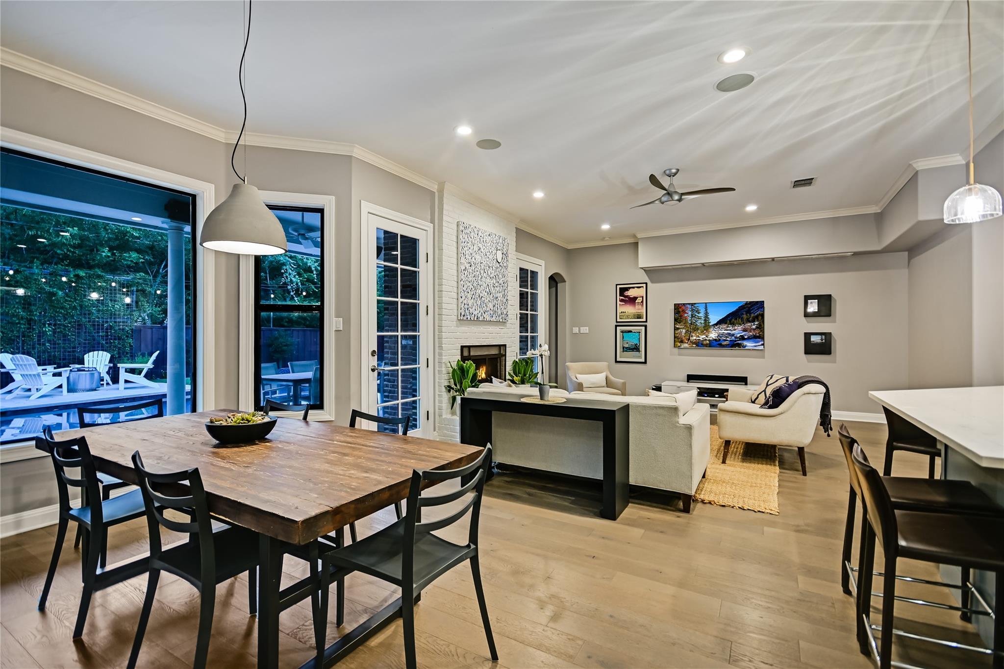 1208 Grosvener CT