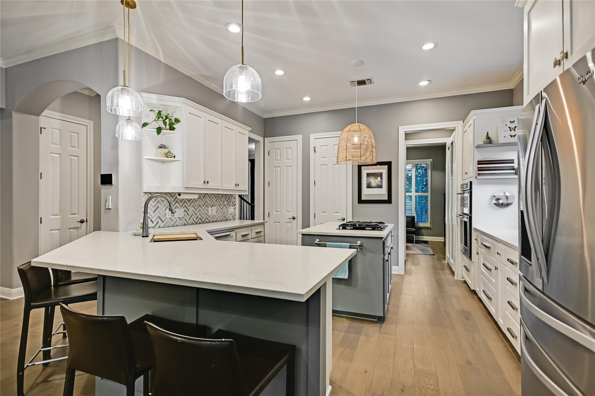 1208 Grosvener CT