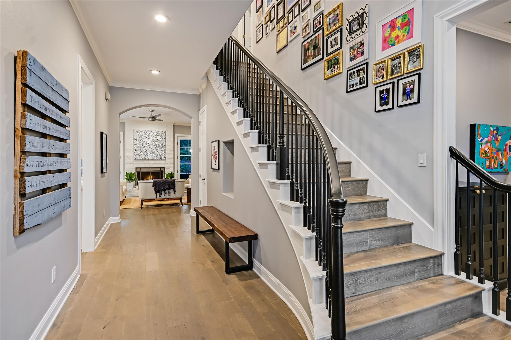 1208 Grosvener CT