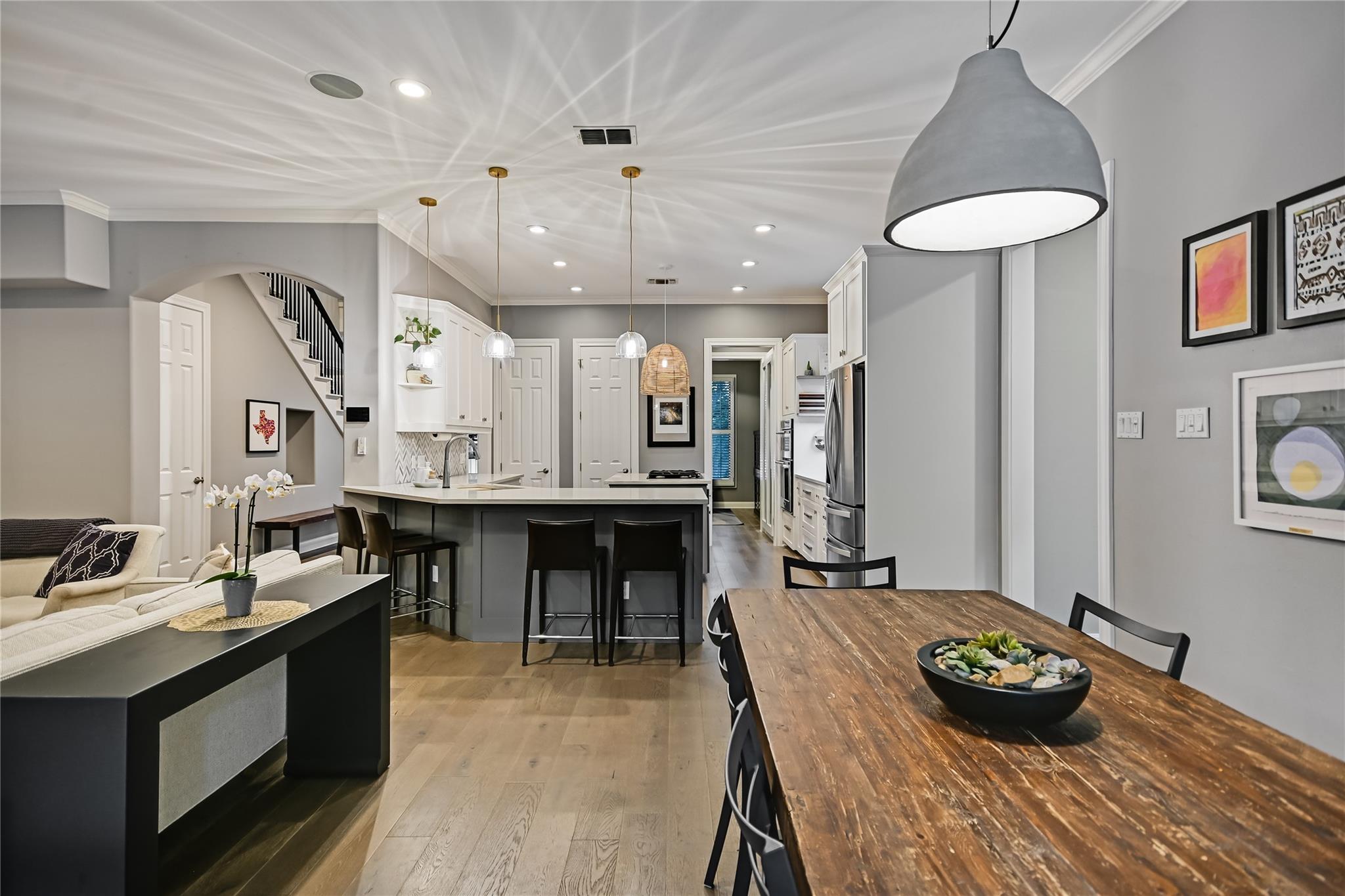 1208 Grosvener CT