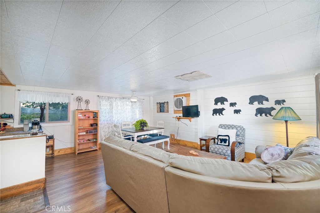 43207 West Sugar Pine Dr