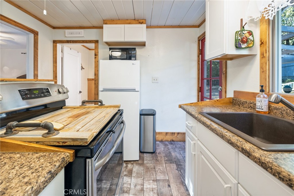 43207 West Sugar Pine Dr