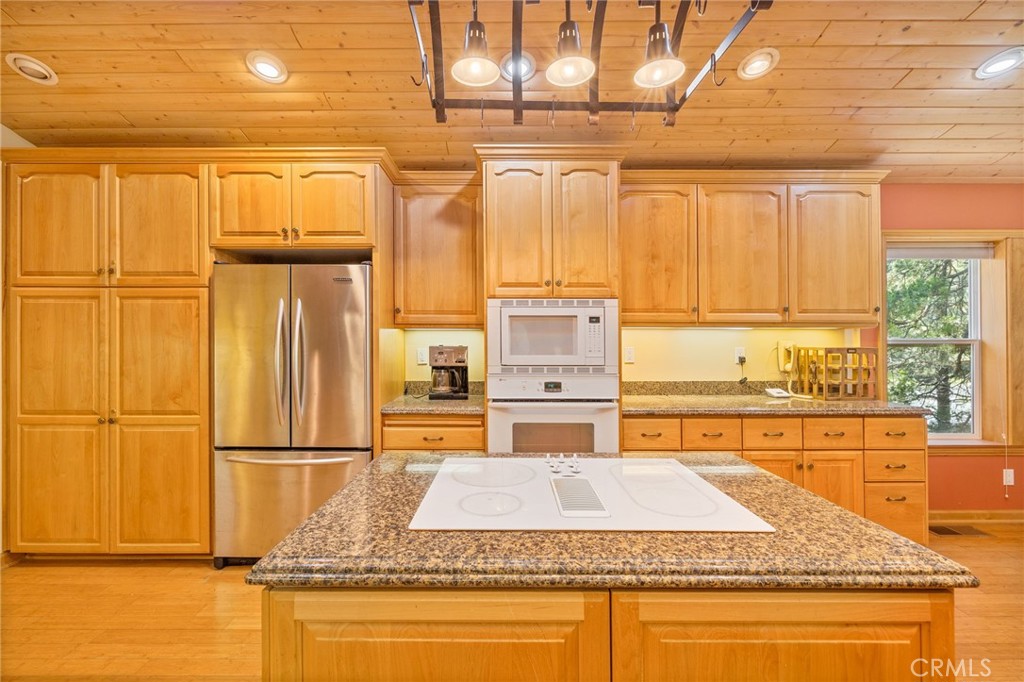 39964 N Cedar Vista