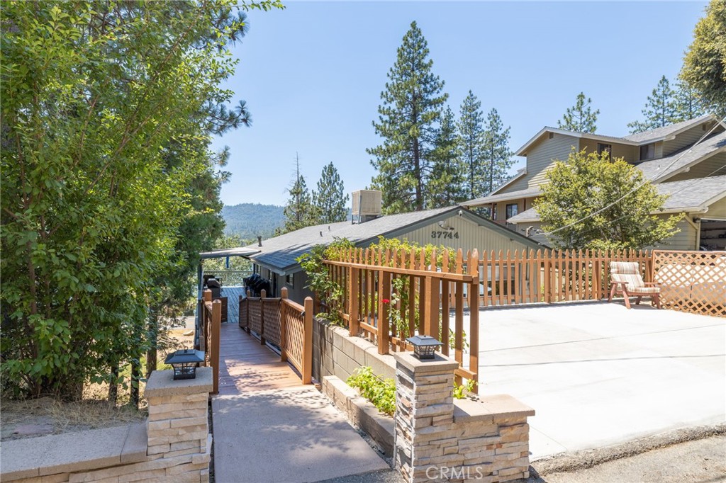 37744 Shoreline Drive