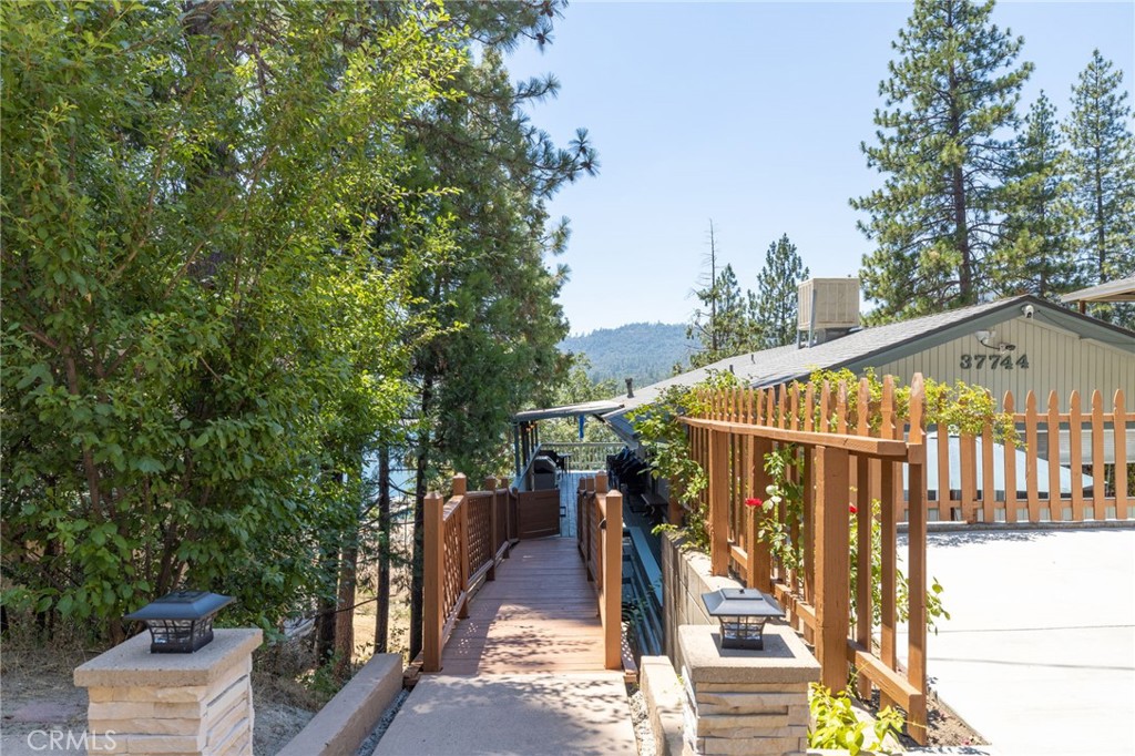 37744 Shoreline Drive