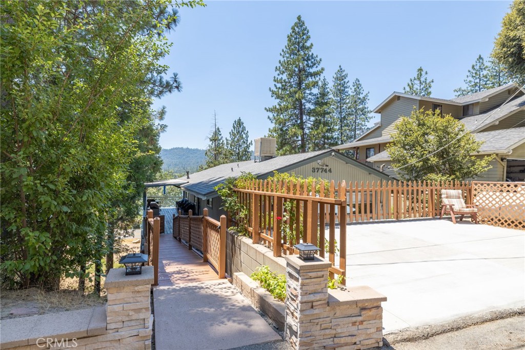 37744 Shoreline Drive