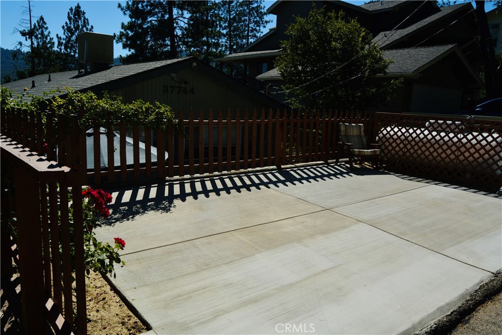 37744 Shoreline Drive