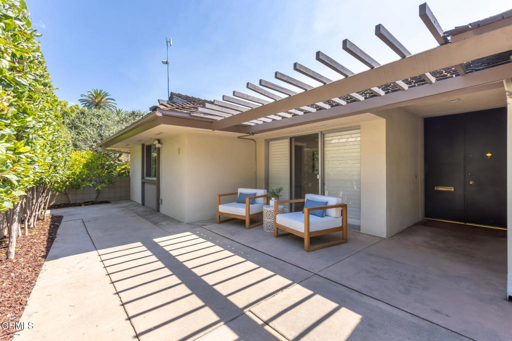 1040 S Orange Grove Boulevard 11