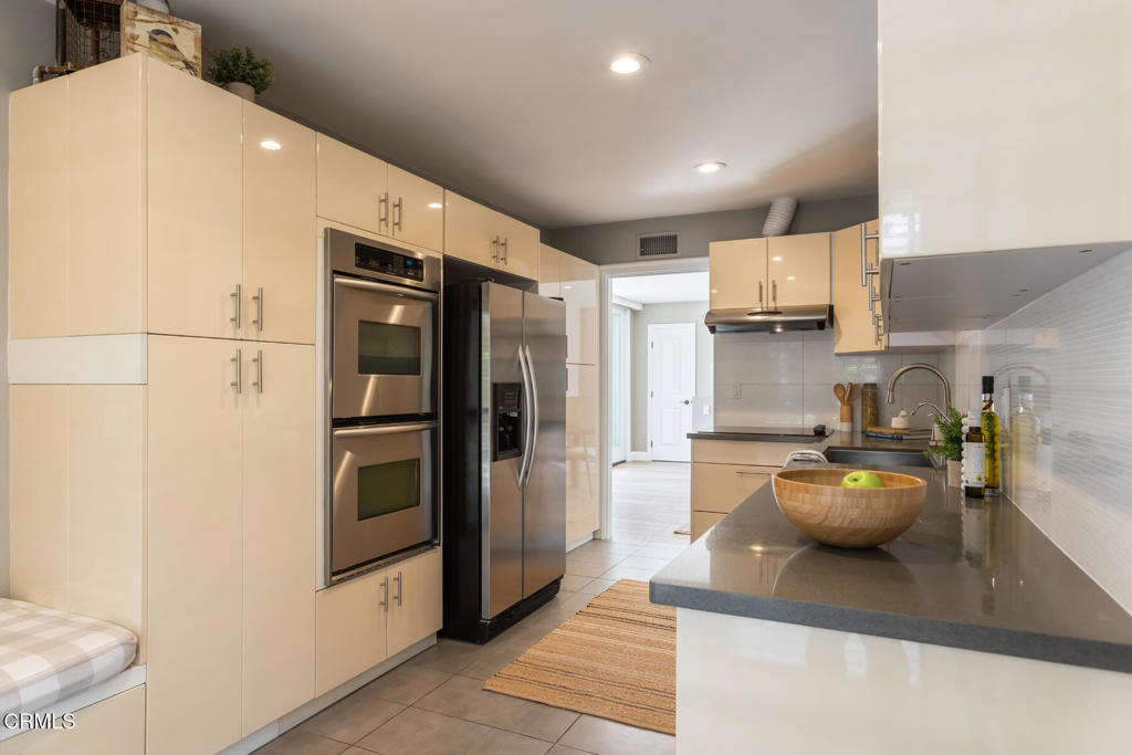 1040 S Orange Grove Boulevard 11