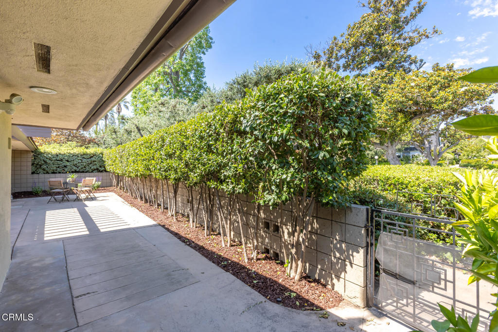 1040 S Orange Grove Boulevard 11